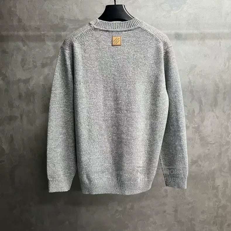 Louis Vuitton Louis Vuitton 25 latest wool and cashmere round neck long Size US M / EU 48-50 / 2 - 5 Thumbnail