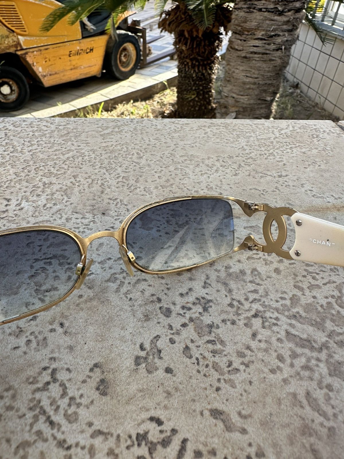 Chanel Chanel Sunglasses Vintage Rare 4024 L3028621 Size ONE SIZE - 4 Thumbnail