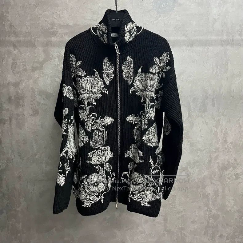 Valentino Valentino Letter floral pattern long sleeve zipper wool ca Size M / US 6-8 / IT 42-44 - 1 Thumbnail