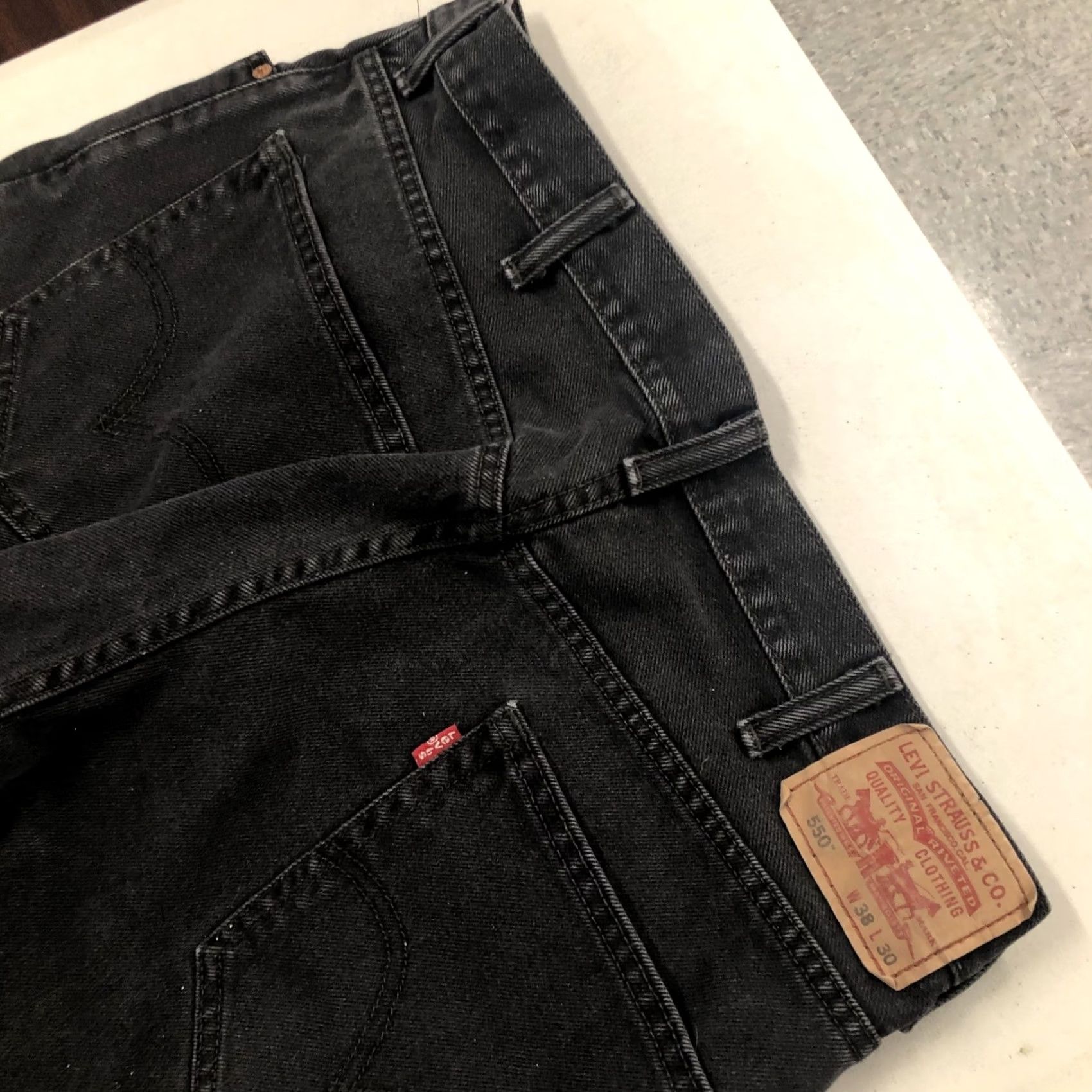 Levi's Levi's Jeans 550 37x28 Black Relaxed Straight 100% Cotton Denim Mens Regular Waist 37 Inseam 28 - Dark Wash Vintage No Size US 37 - 7 Thumbnail