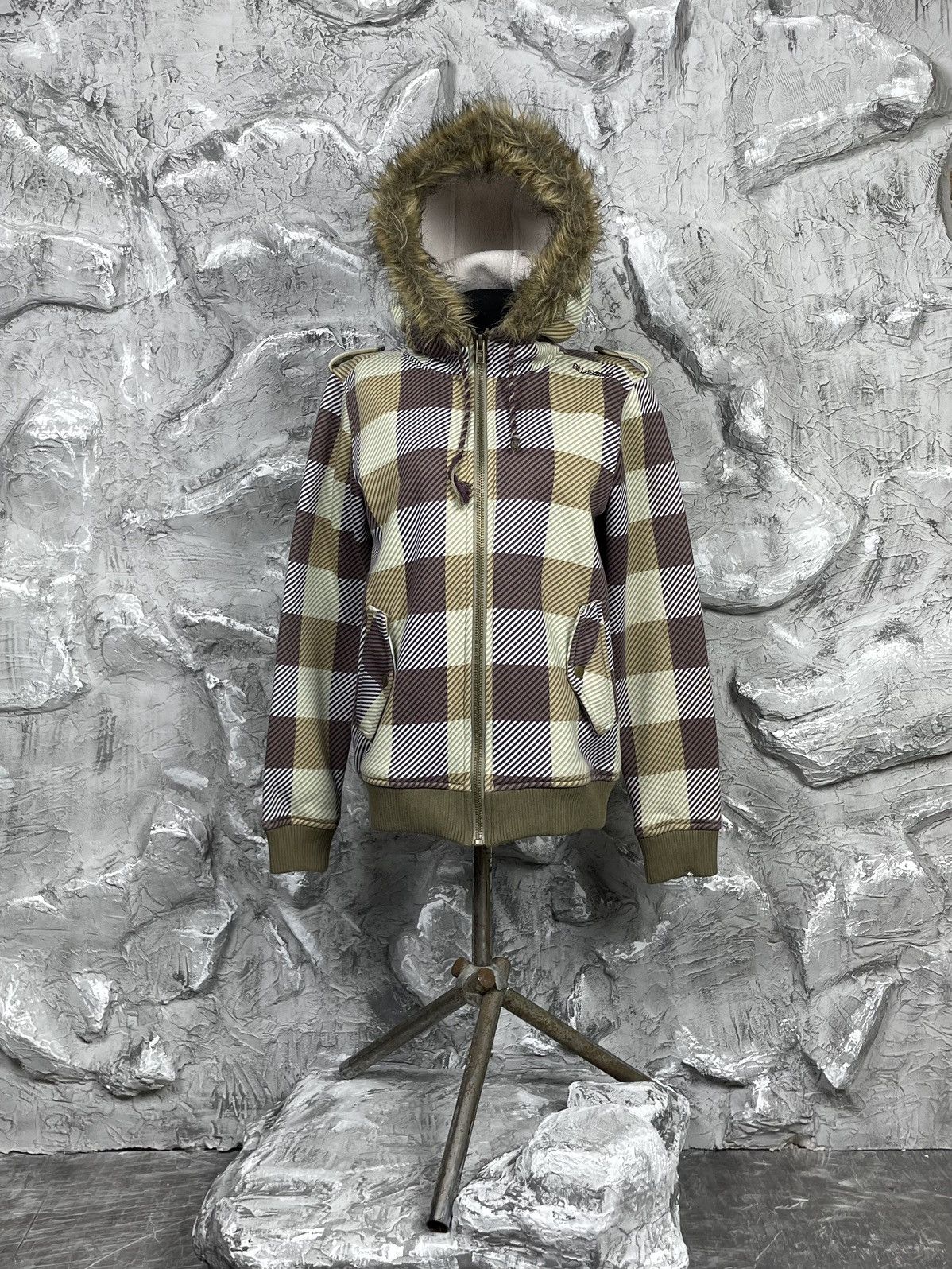 Billabong × If Six Was Nine × Le Grande Bleu (L.G.B.) Billabong Vintage Japanese Fur Hoodie Y2K Size US M / EU 48-50 / 2 - 1 Thumbnail