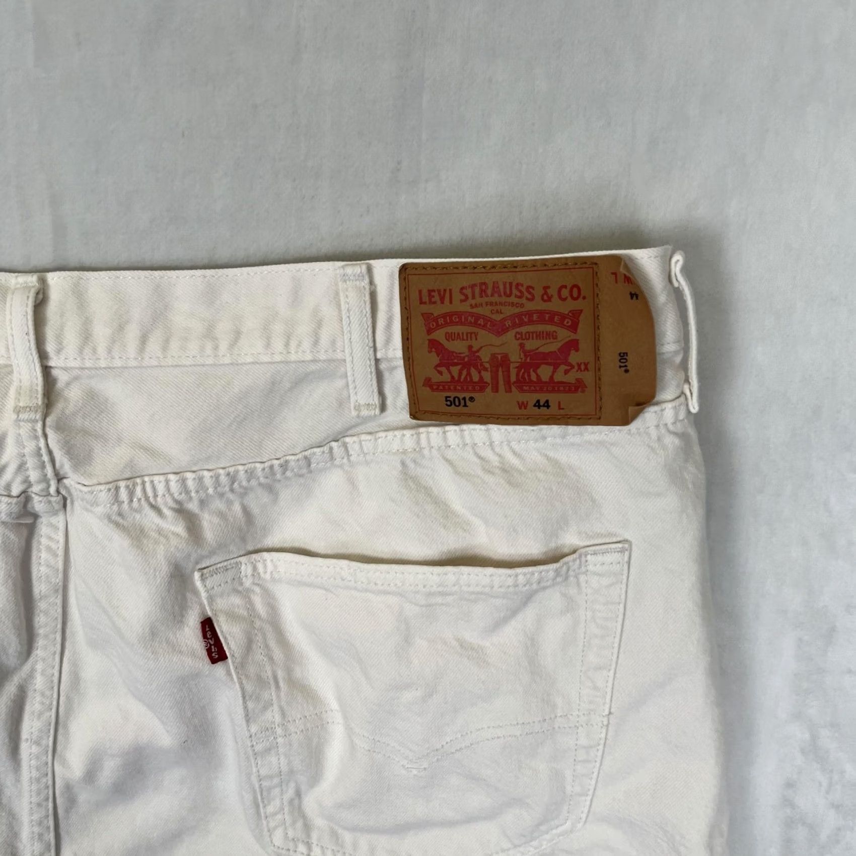 Levi's Levi's 501 Bermuda Shorts Mens 42 White 8 Inseam Button Fly Casual Summer 5-Pocket Denim 100% Cotton N/A Size US 42 / EU 58 - 7 Thumbnail
