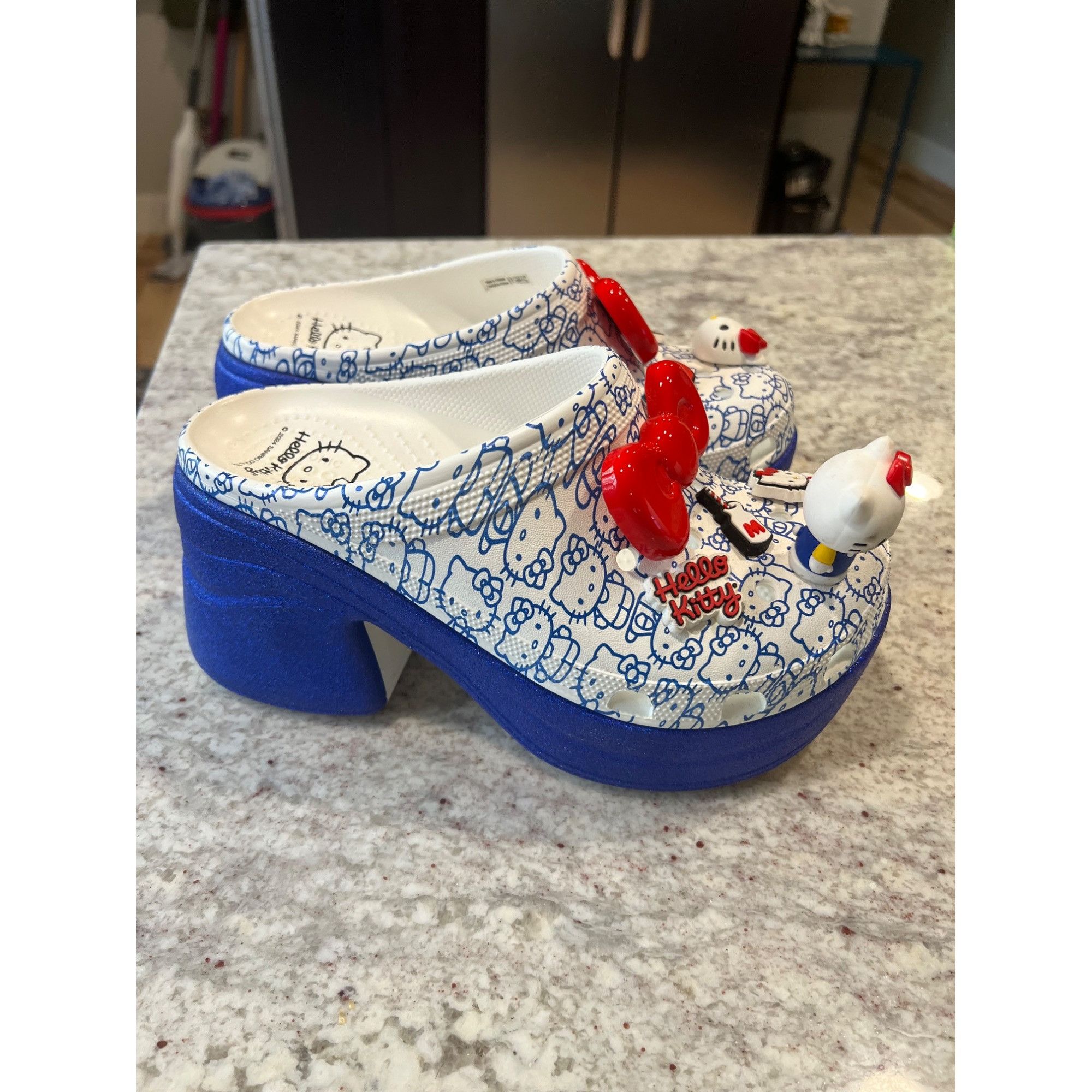 Crocs Crocs Hello Kitty Special Edition Siren Clog - Size 9 Size US 9 / IT 39 - 3 Thumbnail