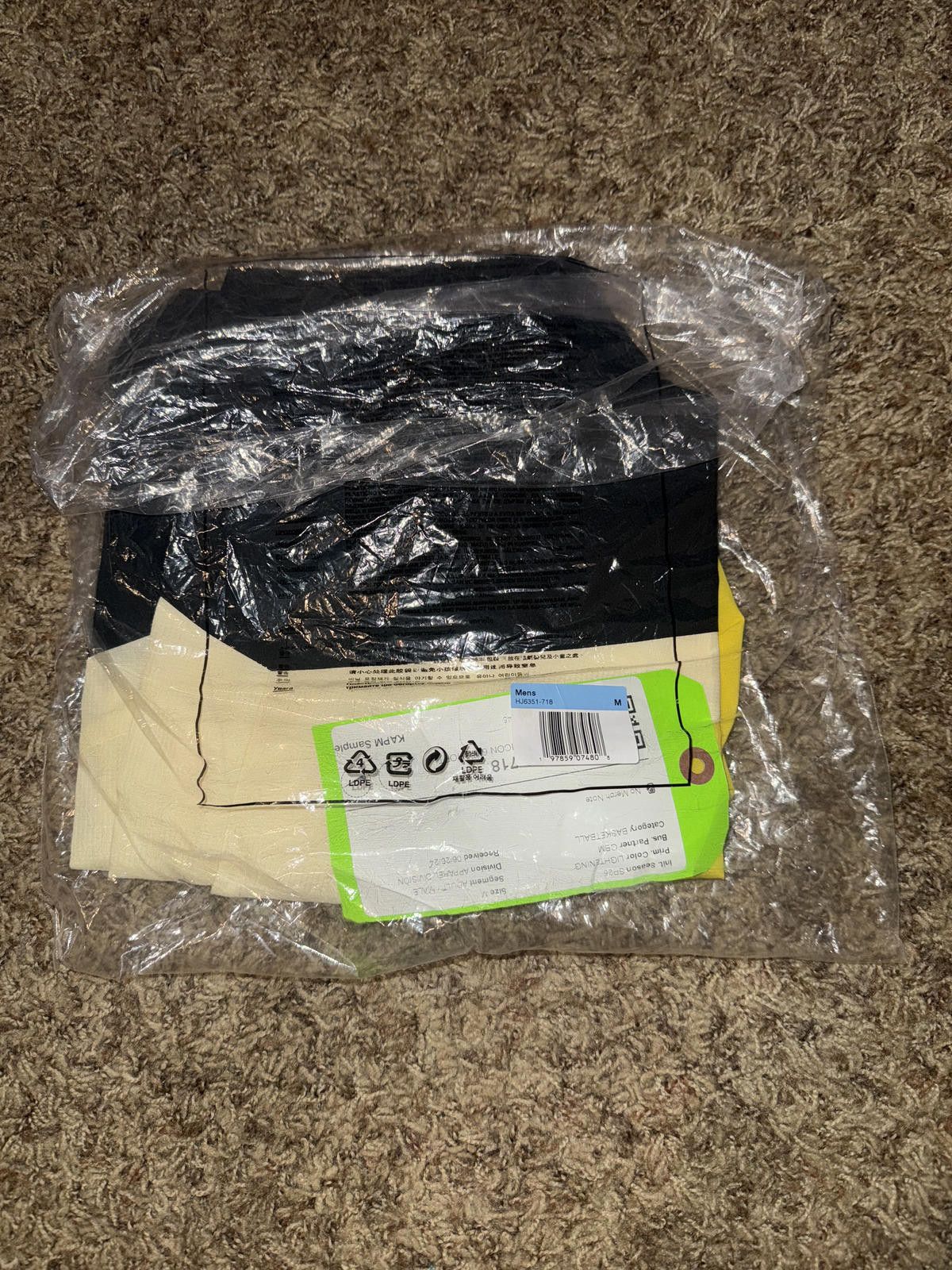 Nike Nike Men’s Icon 6" Yellow Woven Basketball Shorts Sample Size US 32 / EU 48 - 10 Thumbnail