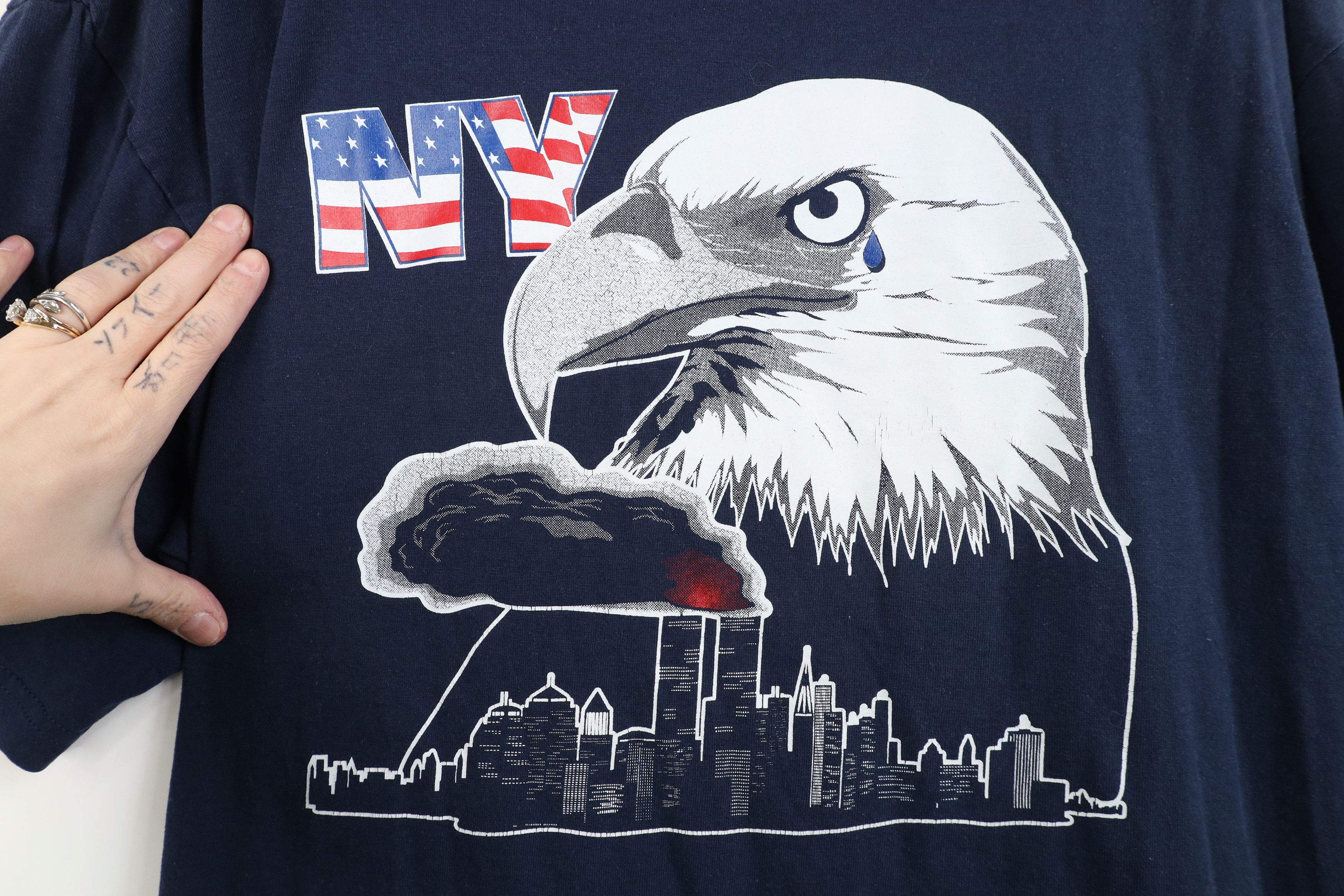 Vintage Vintage Y2K September 11 World Trade New York Eagle T-Shirt Size US L / EU 52-54 / 3 - 4 Thumbnail