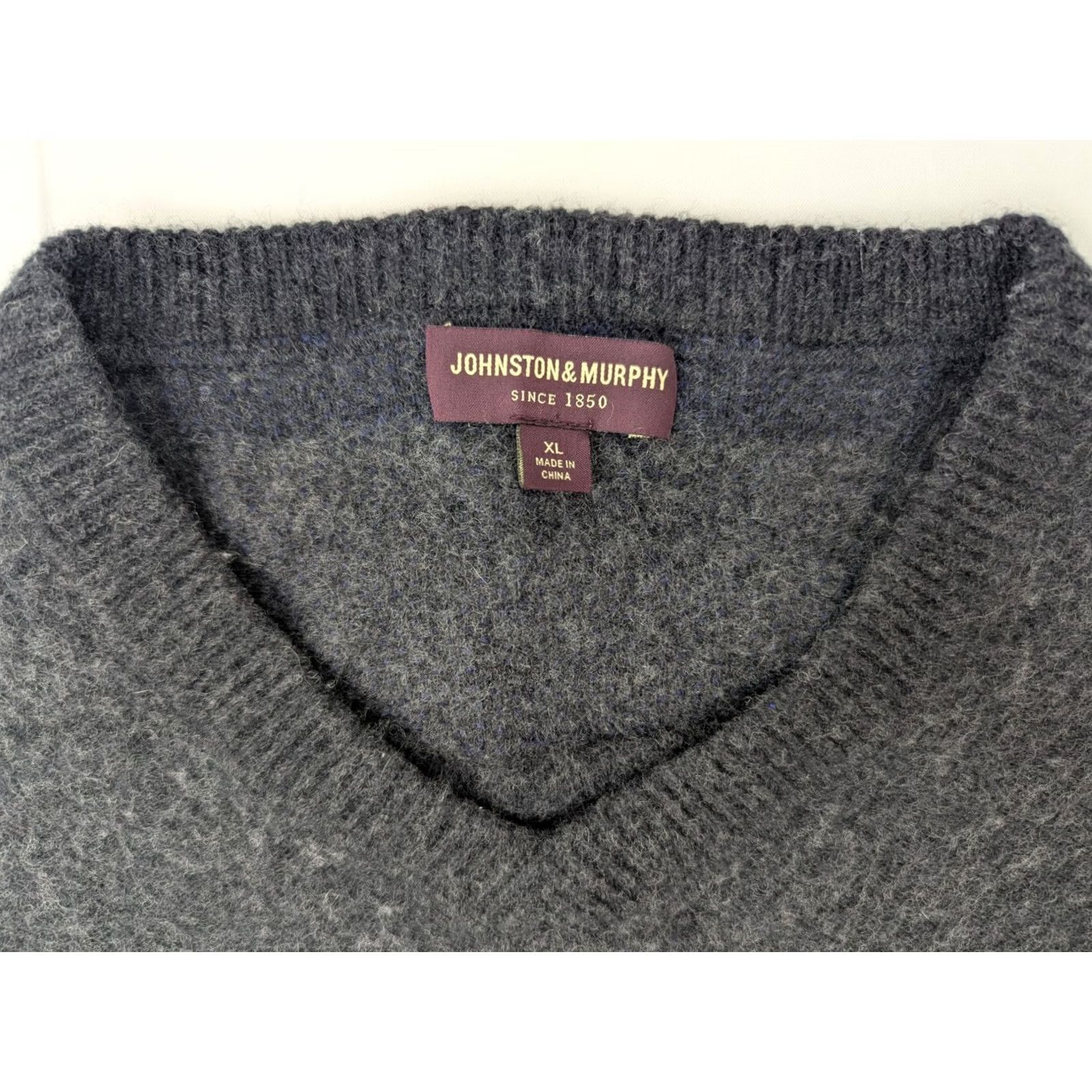 Johnston & Murphy Johnston & Murphy Wool Blend V-Neck Pullover Sweater Men's XL Gray Solid Knit Size US XL / EU 56 / 4 - 3 Thumbnail
