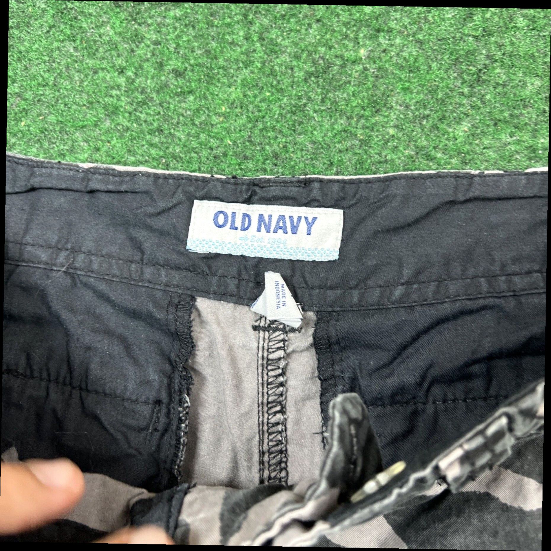 Old Navy Old Navy Women's Everyday Shorts, Black Floral, Size 4 Size 27" / US 4 / IT 40 - 4 Thumbnail