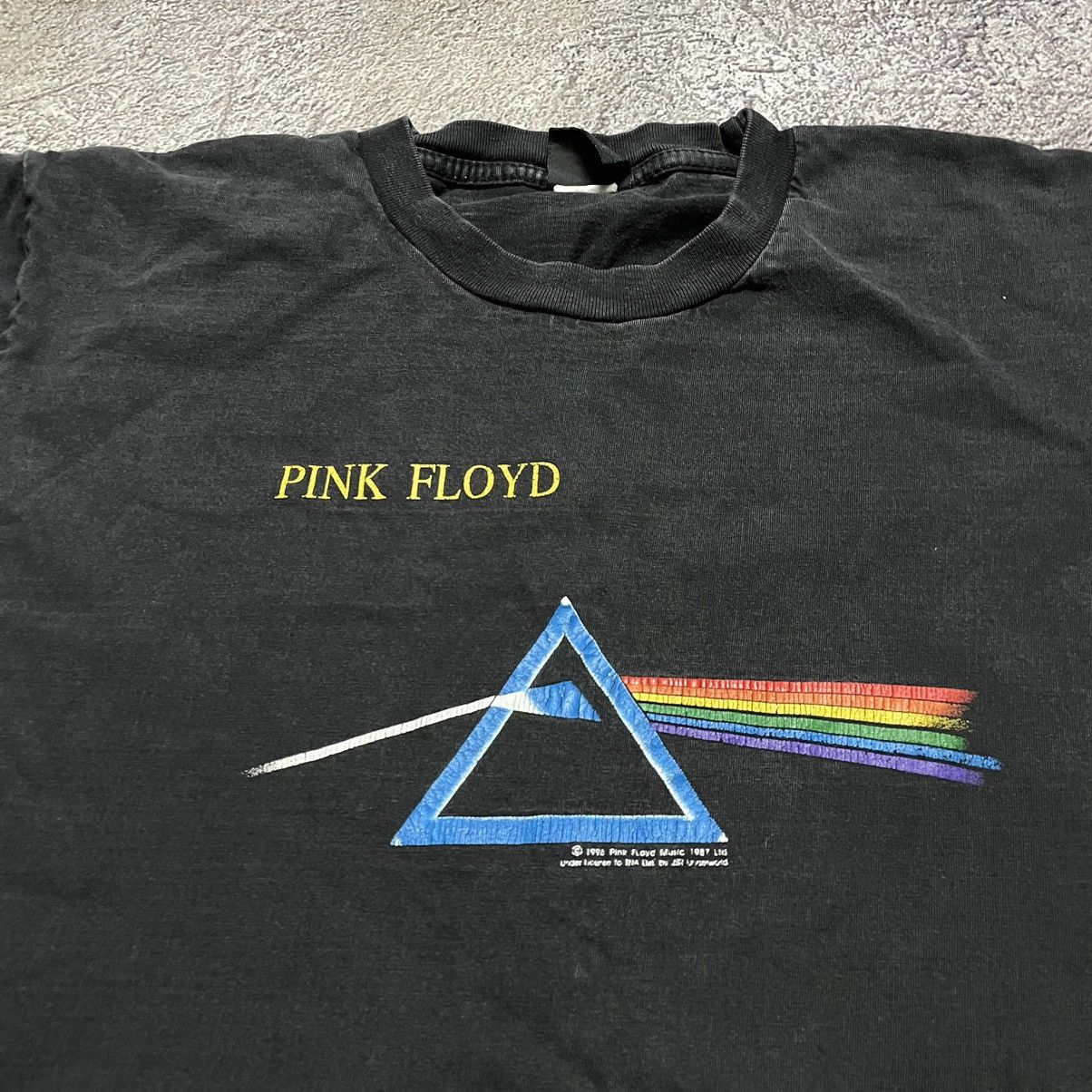 Vintage Vintage 90s Pink Floyd Sun Faded Graphic Band Tee Grunge L Size US L / EU 52-54 / 3 - 1 Thumbnail