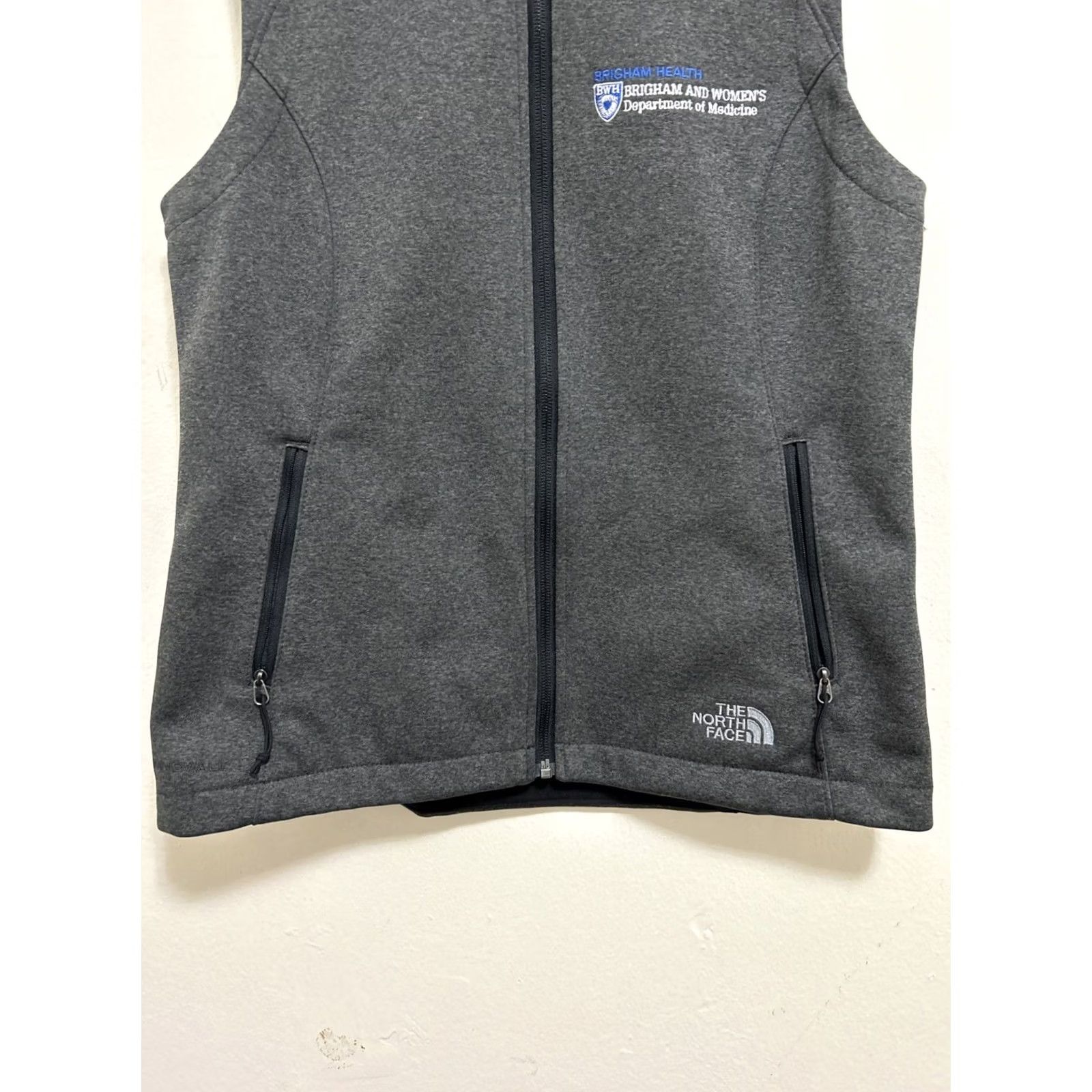 The North Face The North Face Windwall Vest Womens Small Gray Softshell Full Zip Pockets YKK Size S / US 4 / IT 40 - 2 Thumbnail