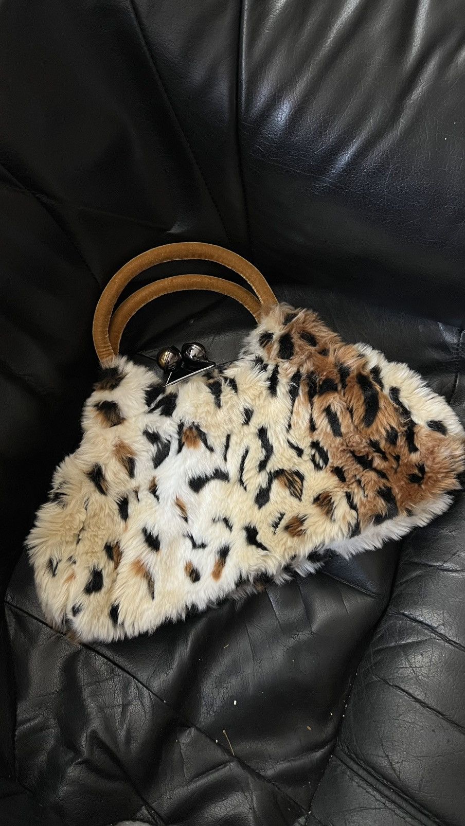 Vintage Vintage furry handbag with leopard pattern Y2K faux fur bag Size ONE SIZE - 3 Thumbnail