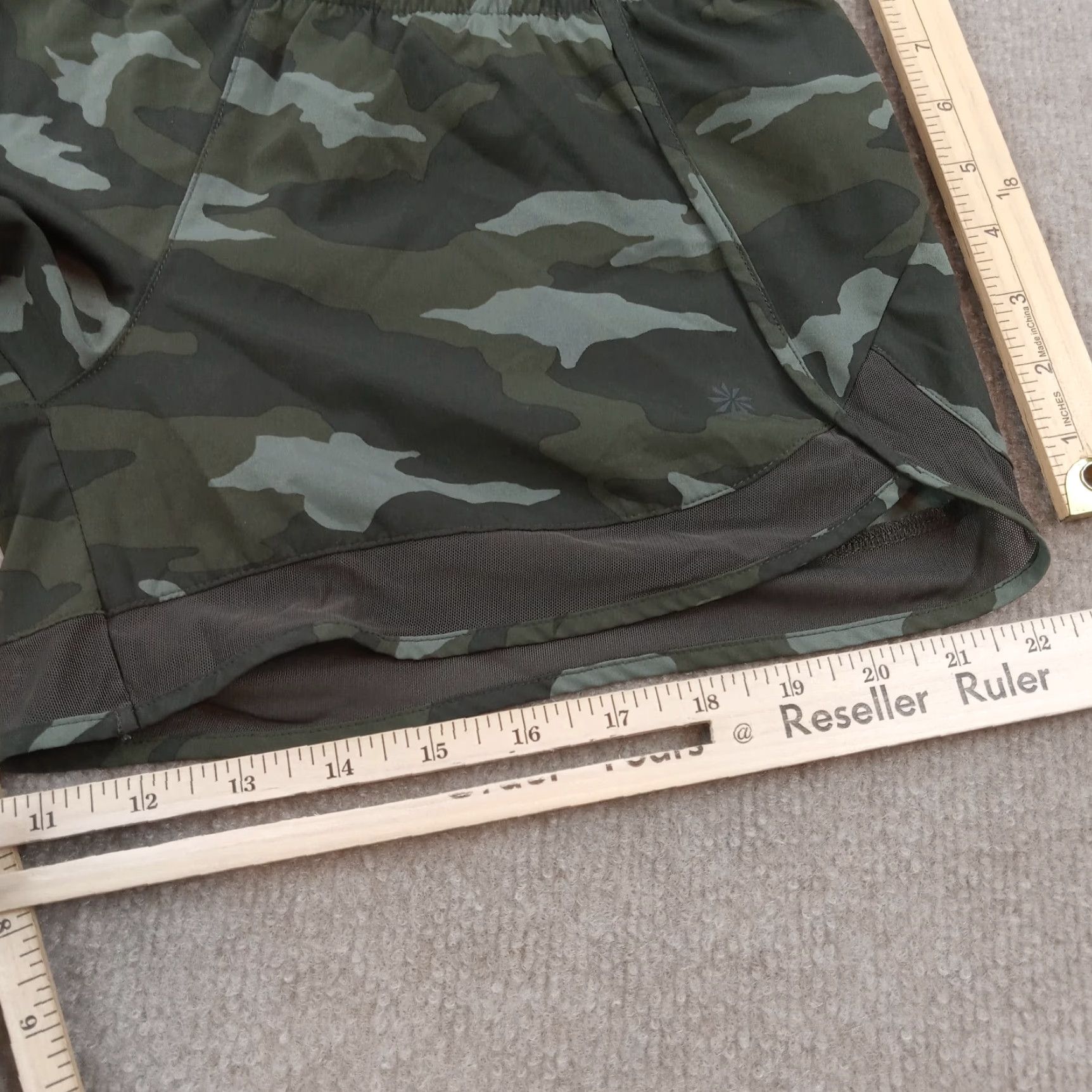 Athleta Athleta Womens Extra Small XS Green Camo Athletic Shorts Elastic Waist Size 26" / US 2 / IT 38 - 4 Thumbnail