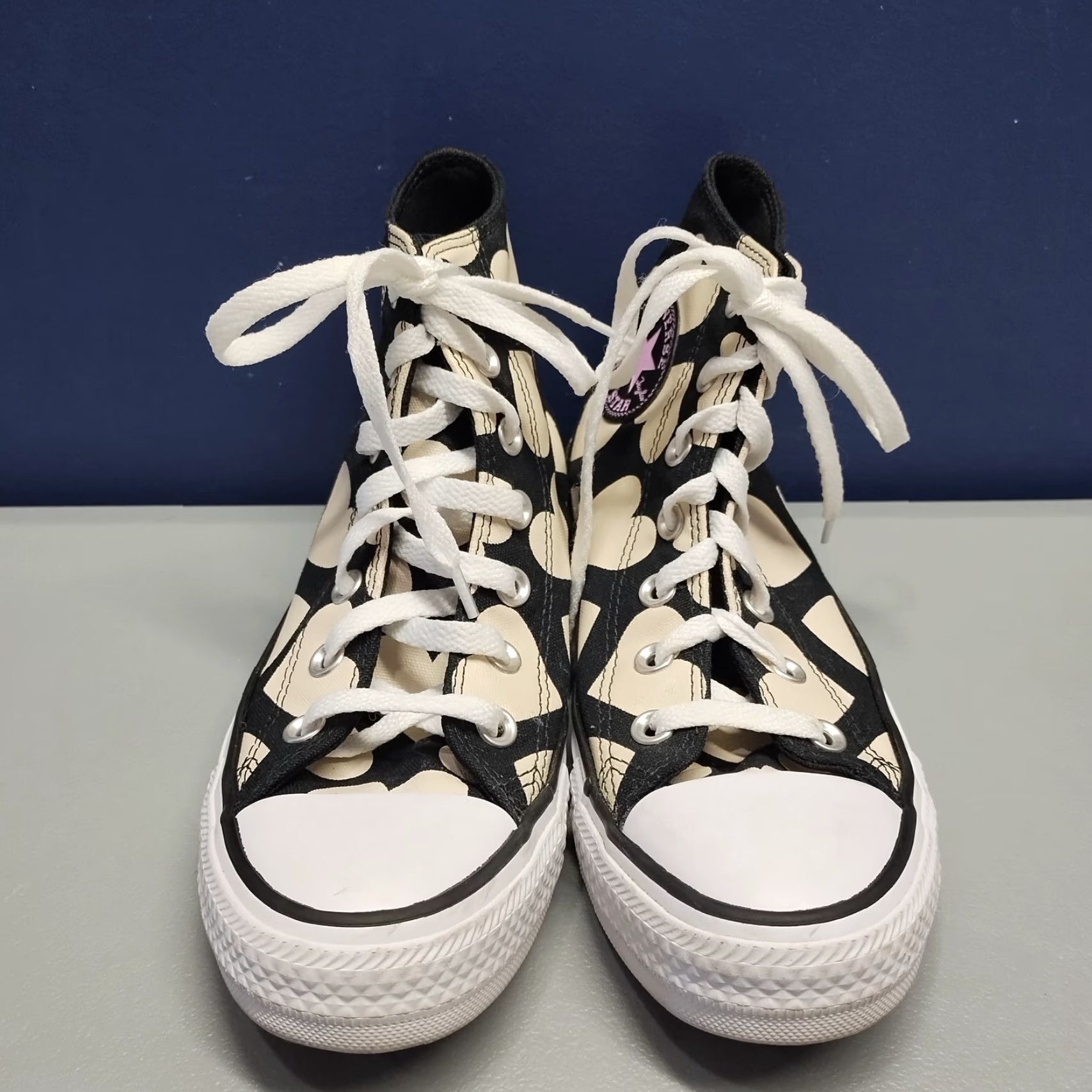 Converse Converse Chuck Taylor High Top Sneakers Womens Size 7 Black Multi Twisted Hearts - Size 7 Womens Converse High Top Sneaker Black Multi Twisted Hearts Size M / US 6-8 / IT 42-44 - 2 Thumbnail