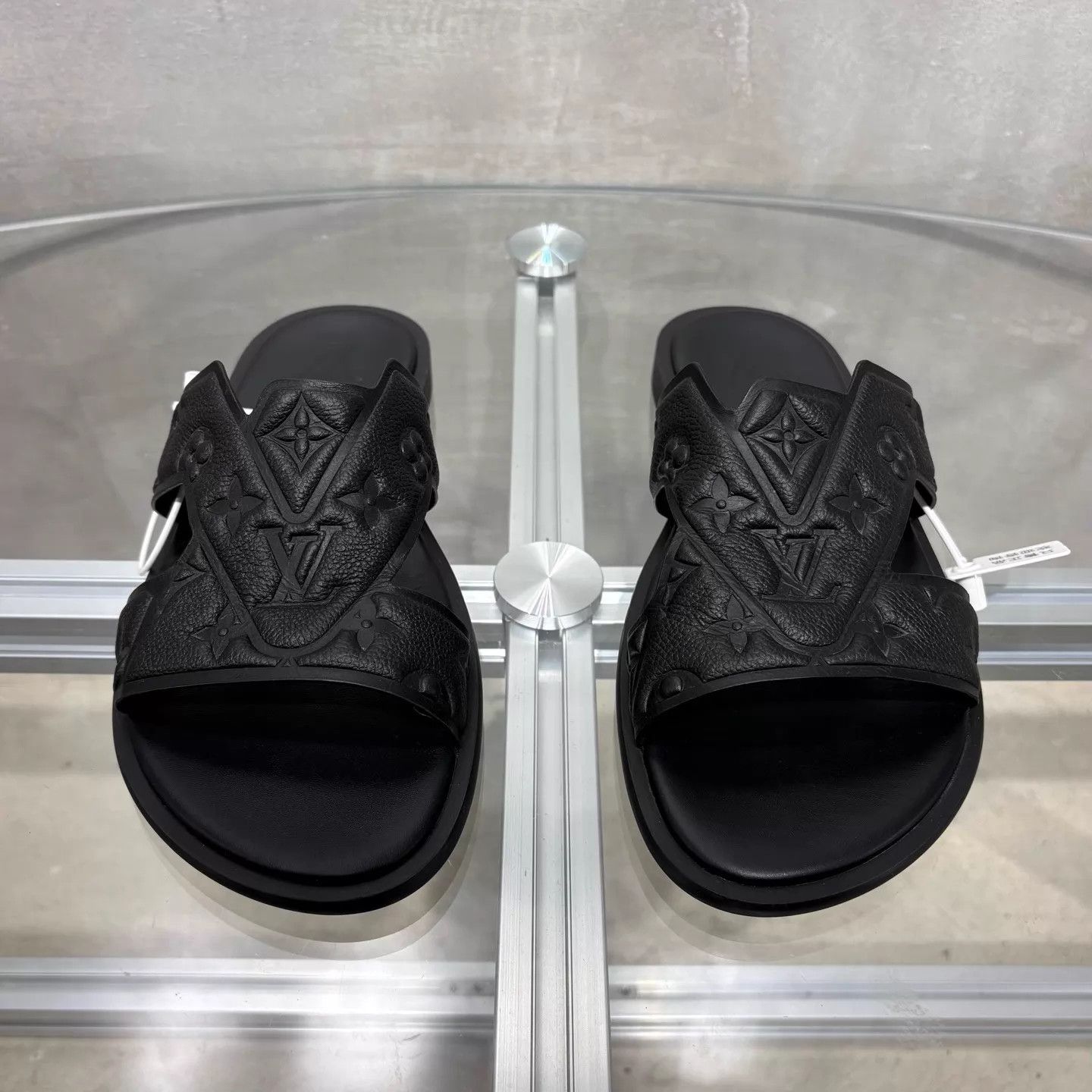 Louis Vuitton LV Oasis Black Monogram Slipper UK7/41 Size US 8 / EU 41 - 1 Thumbnail