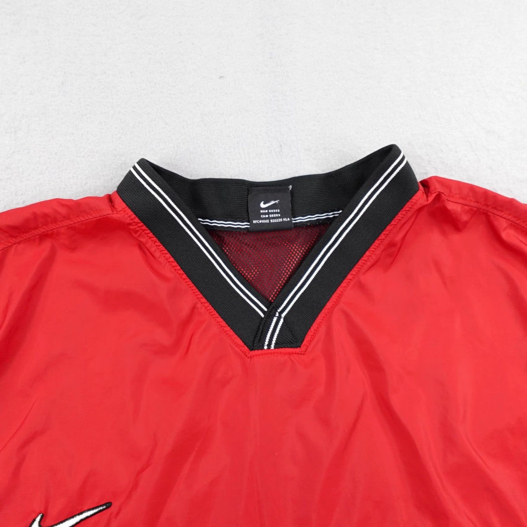 Nike VINTAGE Nike Jacket Windbreaker L Red Large Pullover V Neck Pockets Zipped Pockets 90s Outdoor Sports Mens Size US L / EU 52-54 / 3 - 2 Thumbnail