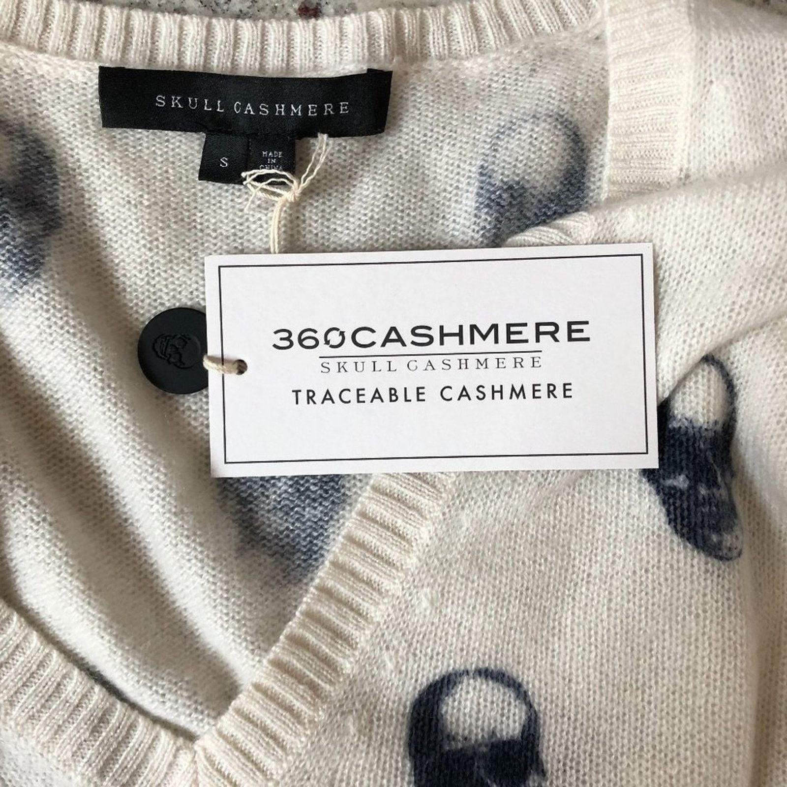 360Cashmere V-Neck Skull Print Cashmere Sweater from 360 Cashmere Size S / US 4 / IT 40 - 5 Thumbnail
