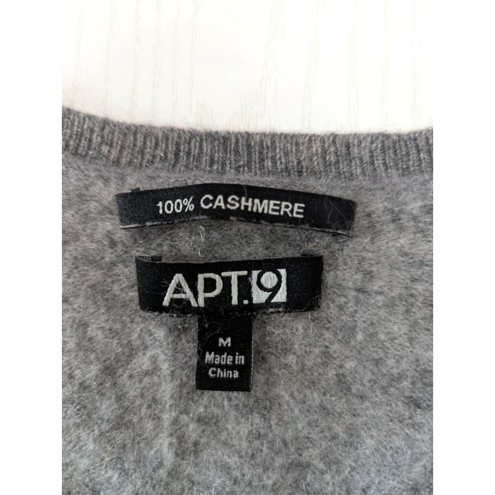 Apt. 9 Apt. 9 Pullover Sweater Argyle V-Neck 100% Cashmere Gray Blue M Women Regular Size Shirt? Size M / US 6-8 / IT 42-44 - 3 Thumbnail