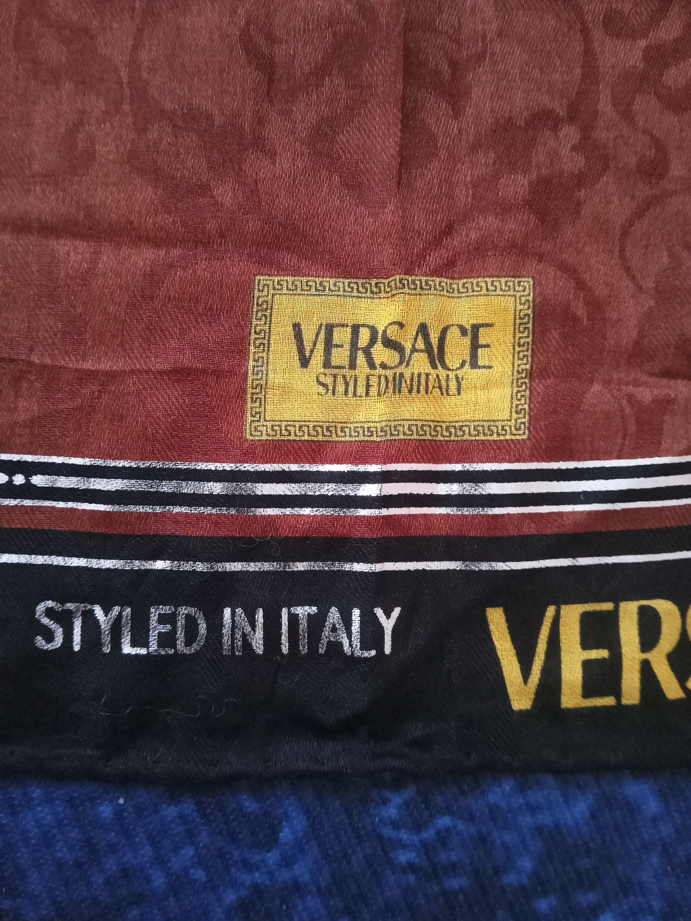 Versace Versace Handkerchief 52cm x 50.5cm. Size ONE SIZE - 2 Thumbnail