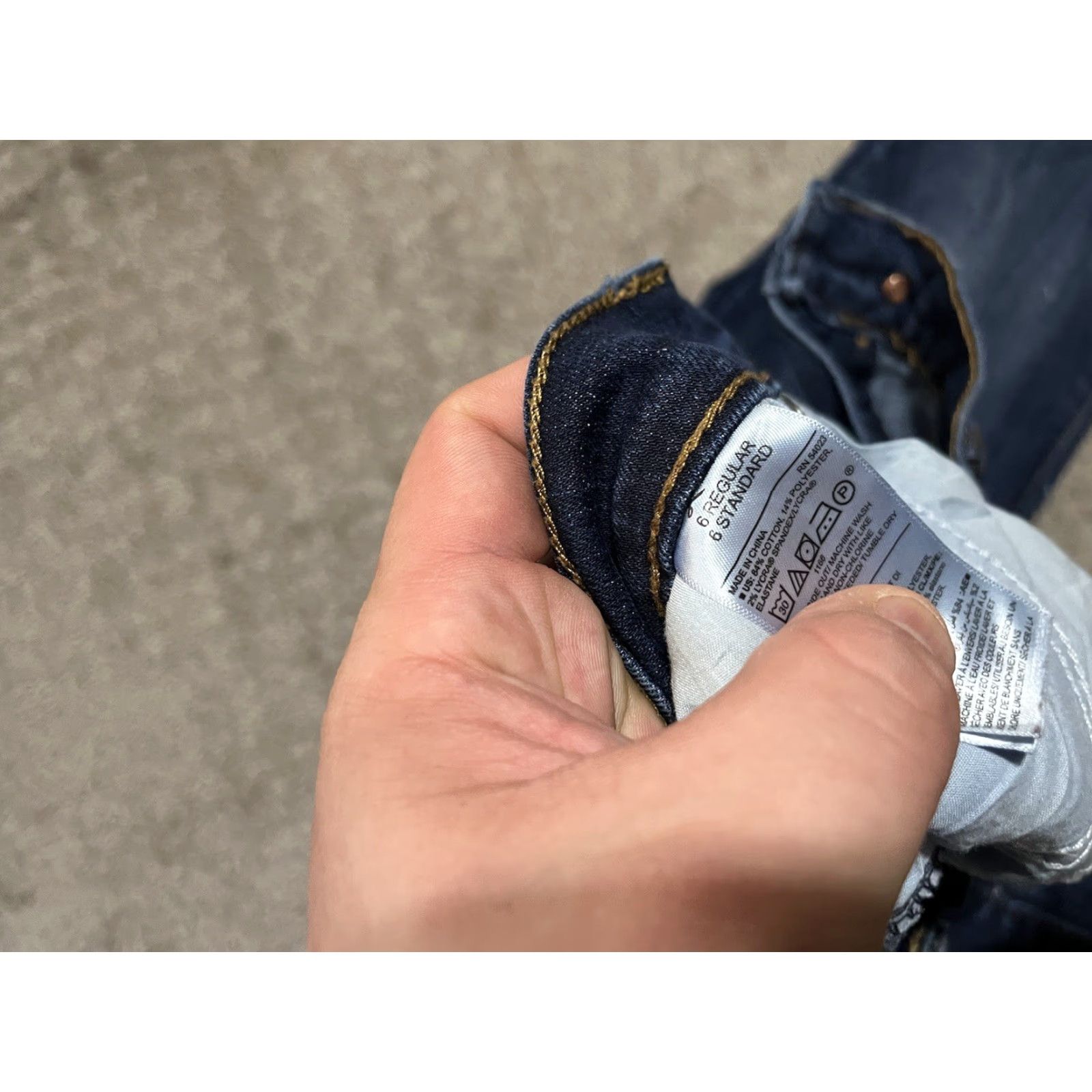 Old Navy Old Navy Jeans Women 6 Regular blue straight denim Distressed Pockets Zip Cotton Blend Spandex Denim Size 28" / US 6 / IT 42 - 6 Thumbnail