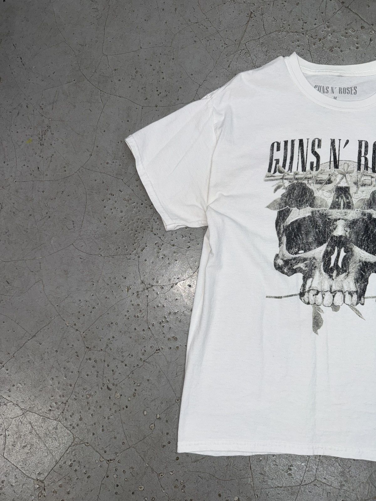 Guns N' Roses Vintage Guns N’ Roses Skull Tee White Size US L / EU 52-54 / 3 - 3 Thumbnail