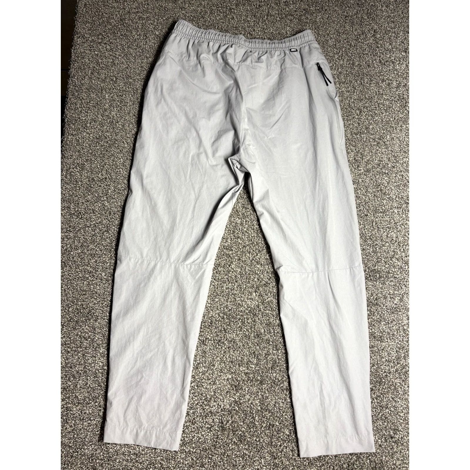 Nike Nike Sportswear Commuter Pants Men M Platinum Tech Woven Performance DM6621 Size US 31 - 2 Thumbnail