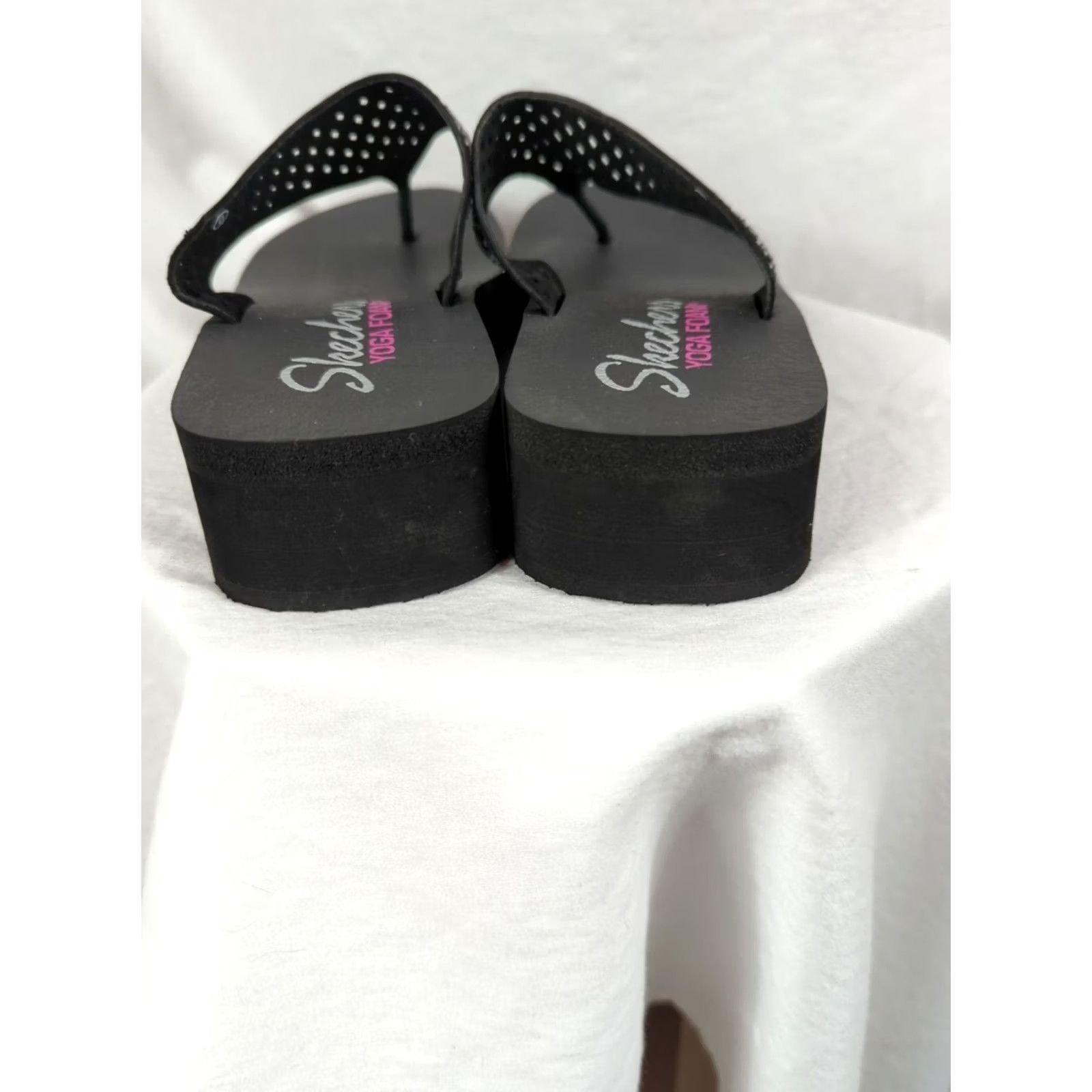 SKECHERS Skechers Wedge Thong Sandal Womens 8 Black Rhinestone Yoga Foam Vinyasa Casual Slip On Comfort Size US 8 / IT 38 - 4 Thumbnail