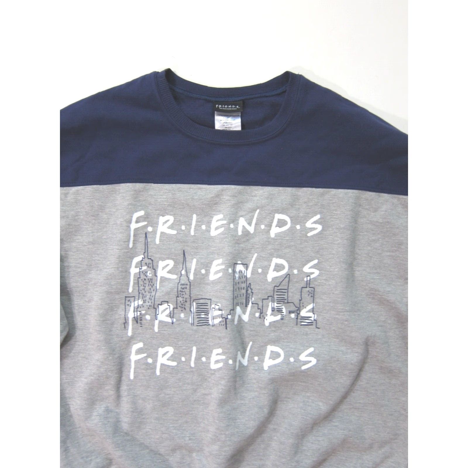 Vintage NWT Vintage F.R.I.E.N.D.S NYC Grey Blue Crew Neck Lightweight Sweatshirt Women M Size M / US 6-8 / IT 42-44 - 3 Thumbnail