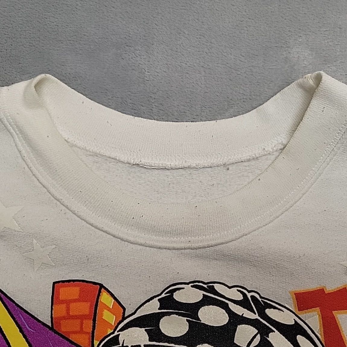 Vintage VTG Tweety Sweatshirt Womens XL White 90s Cartoon Made in USA Pullover Crew Neck Casual Mens Womens Girls Boys Size XL / US 12-14 / IT 48-50 - 4 Thumbnail
