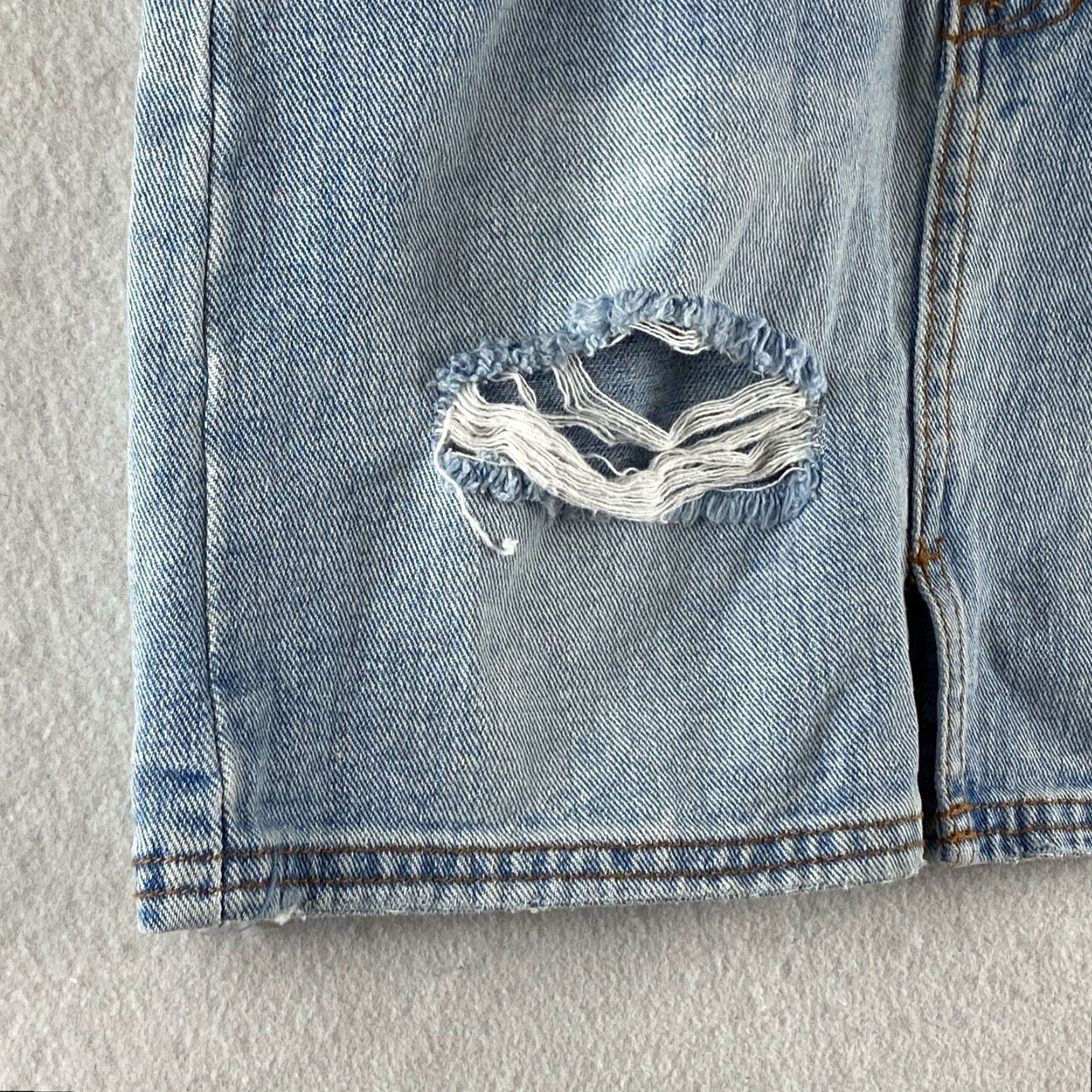 Billabong Billabong Denim Skirt Womens 24 Blue Mini Straight Ripped Distressed Light Wash Skirt Womens 24 Blue Billabong Denim Skirt Short Mini Size 42" / US 20 - 4 Thumbnail