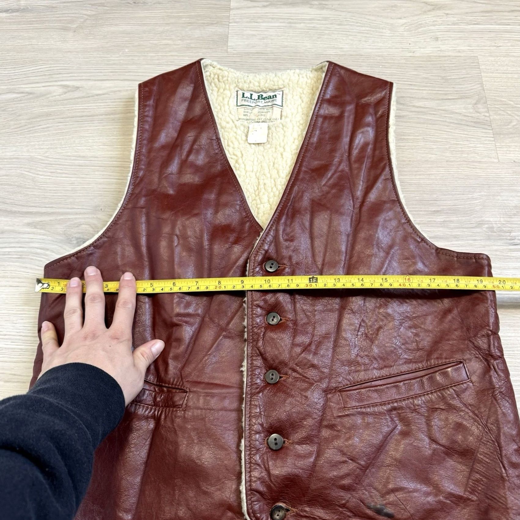 Vintage VINTAGE L.L.Bean Vest Mens Medium Cowhide Leather Wool Shearling Lined 70s 80s Brown Wool Lined 80s Mens Vintage Size US M / EU 48-50 / 2 - 6 Thumbnail