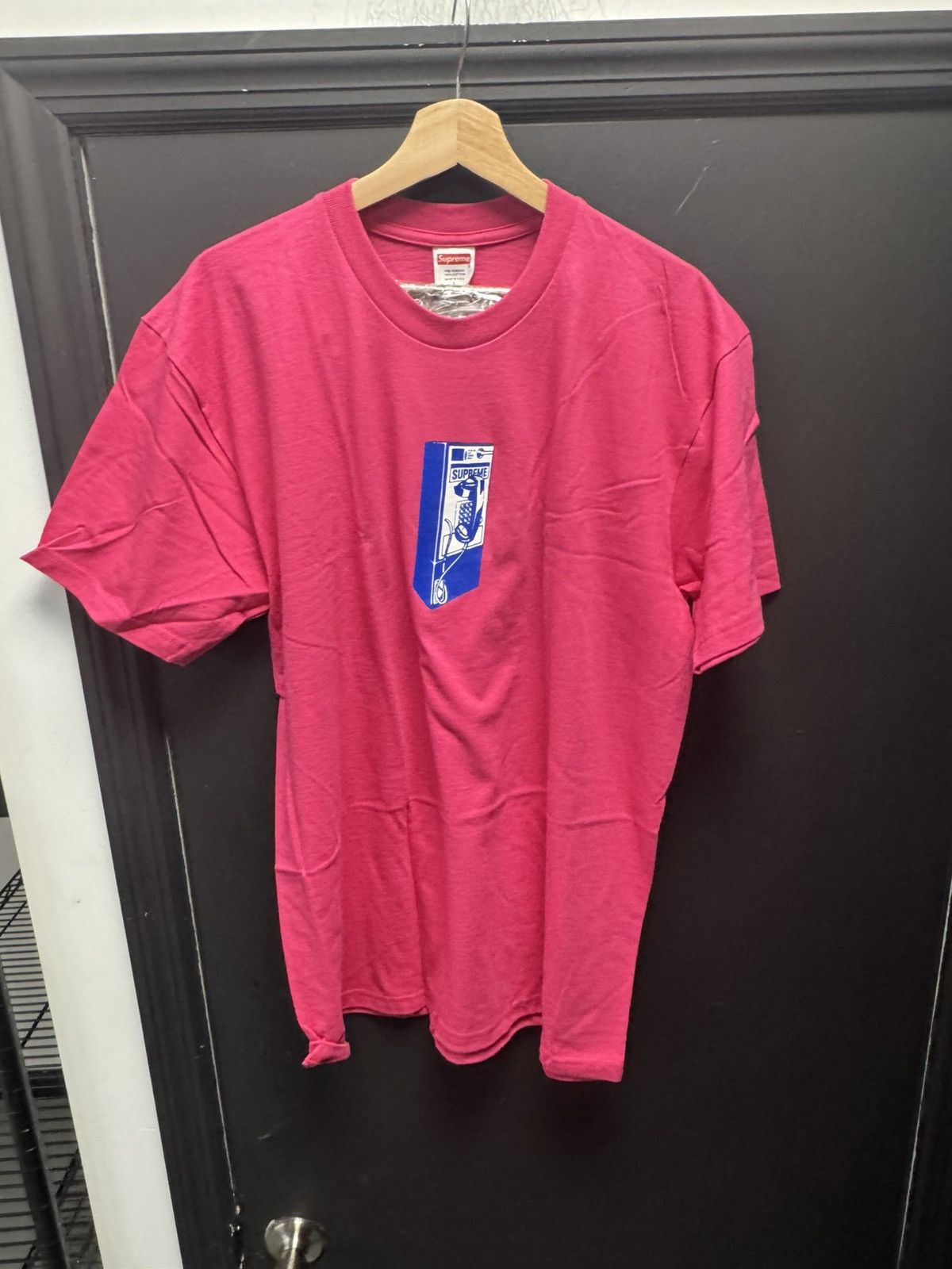 Supreme Supreme Payphone Tee Dark Pink Size US L / EU 52-54 / 3 - 1 Thumbnail