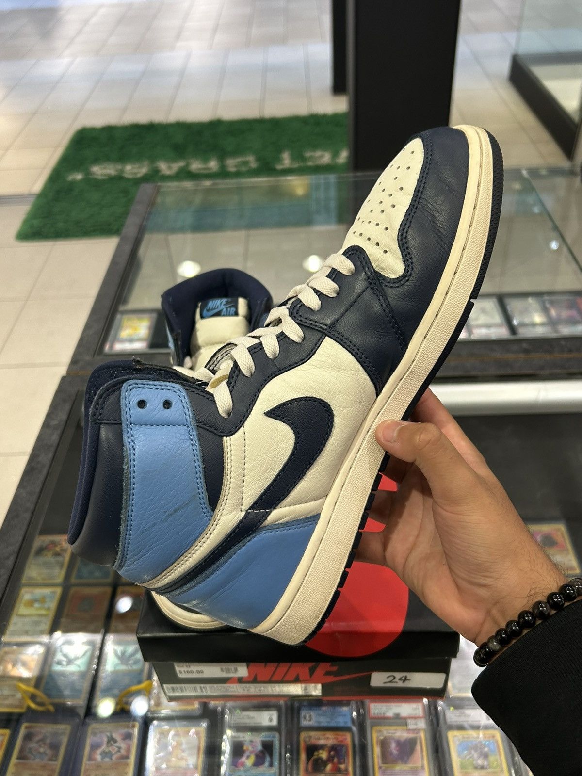 Jordan Brand Jordan 1 obsidian Size US 12 / EU 45 - 4 Thumbnail