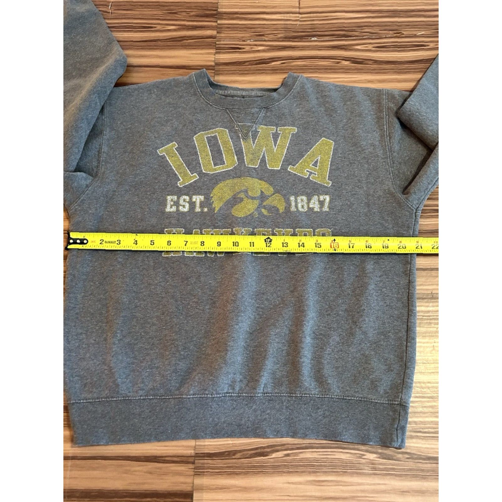 Vintage Iowa Hawkeyes Sweatshirt Gray Long Sleeve Pullover Crew Neck sz Small Mens Regular 90s College University Colosseum Athletics Size US S / EU 44-46 / 1 - 4 Thumbnail