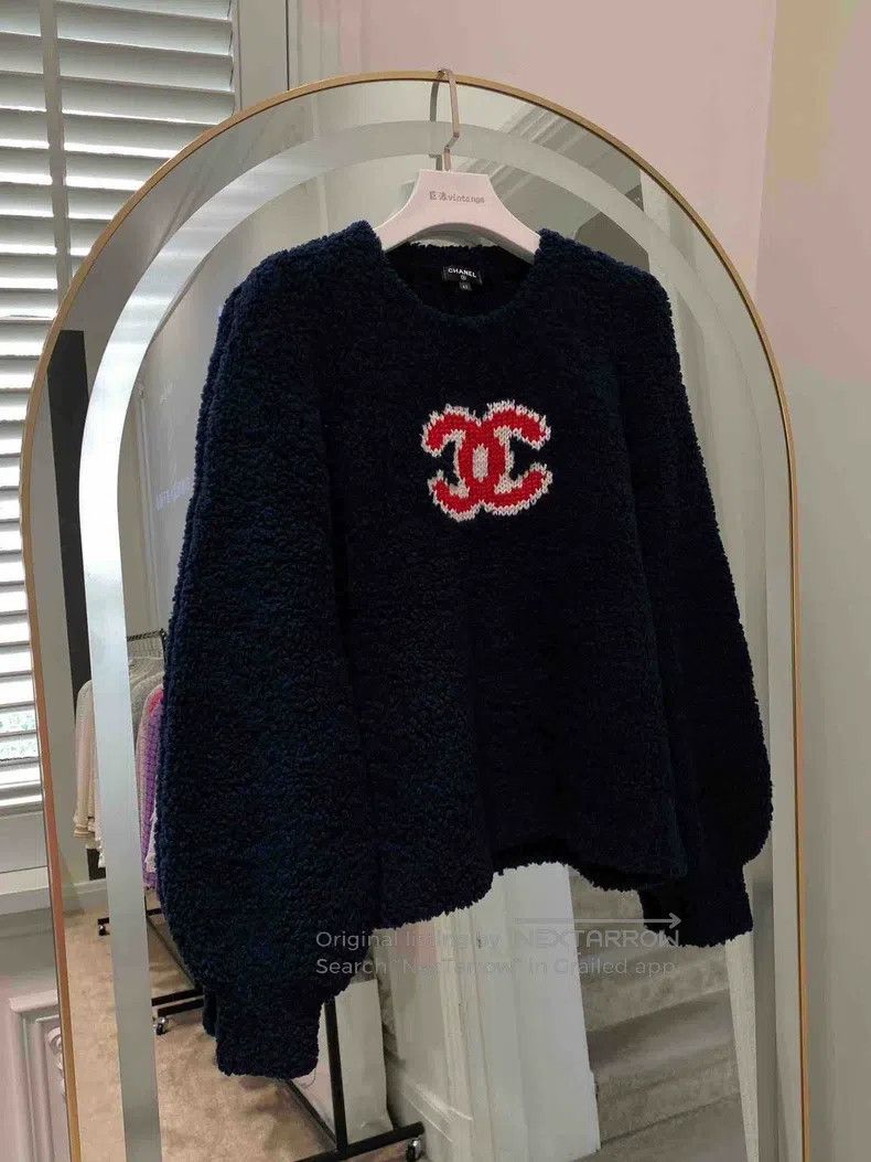 Chanel Chanel 19k snow Tibetan green lamb wool red cc sweatshirt Size M / US 6-8 / IT 42-44 - 1 Thumbnail
