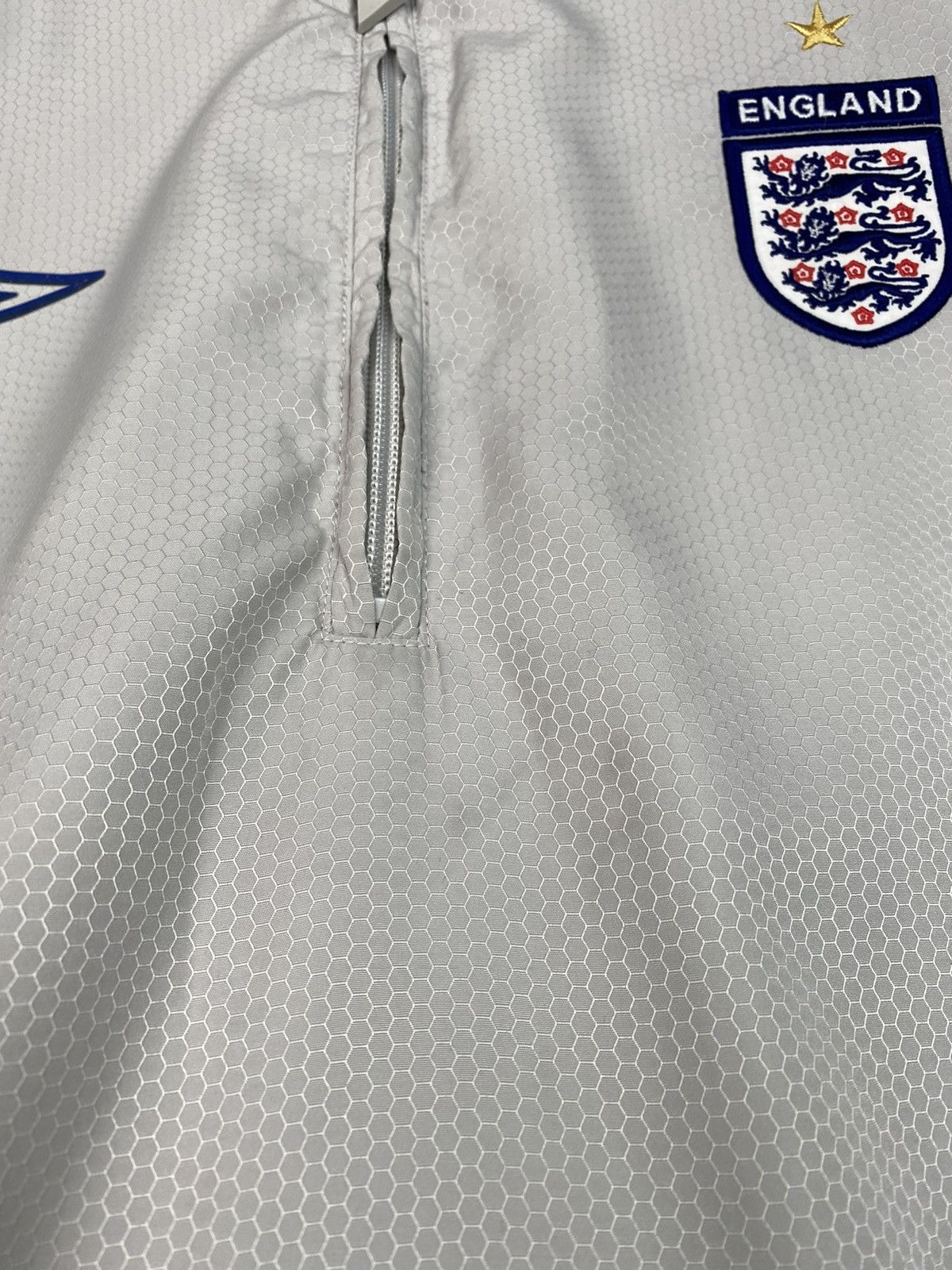Umbro England Umbro soccer team training jersey L size football Size US L / EU 52-54 / 3 - 14 Thumbnail