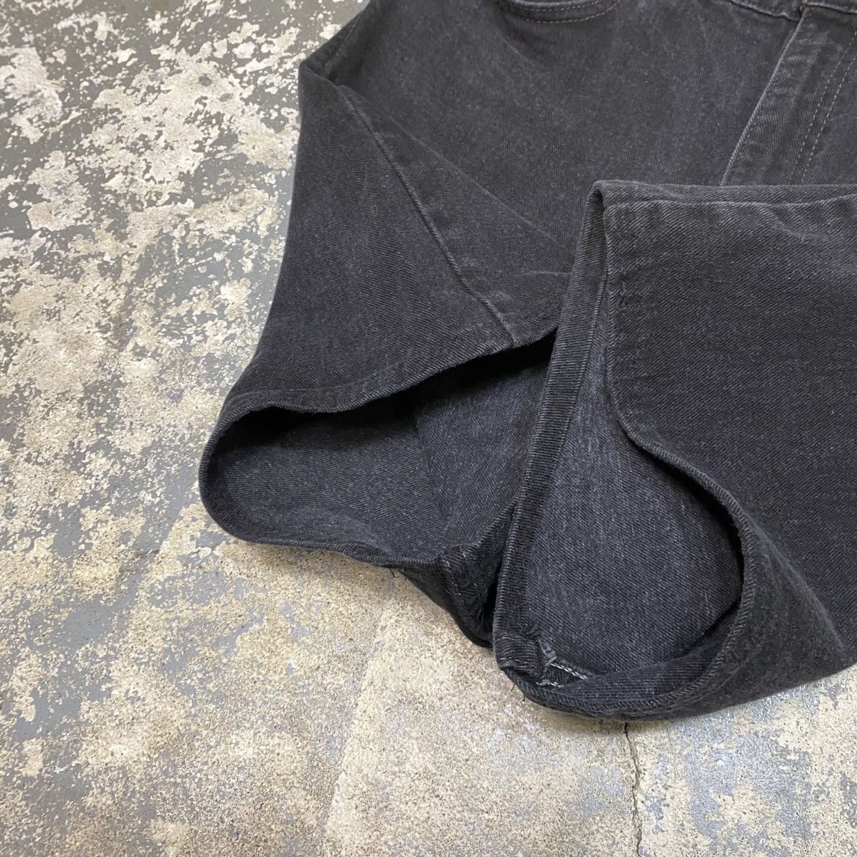 Levi's × Vintage Vintage Levi’s 505 Black Denim Jean Shorts Jorts 90s Size US 37 - 5 Thumbnail