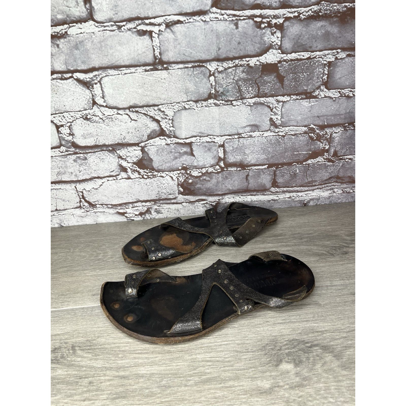 CYDWOQ Cydwoq Studs Studded Toe Thong Sandals Women Sz 37EU/6M Brow Size US 6.5 / IT 36.5 - 12 Thumbnail