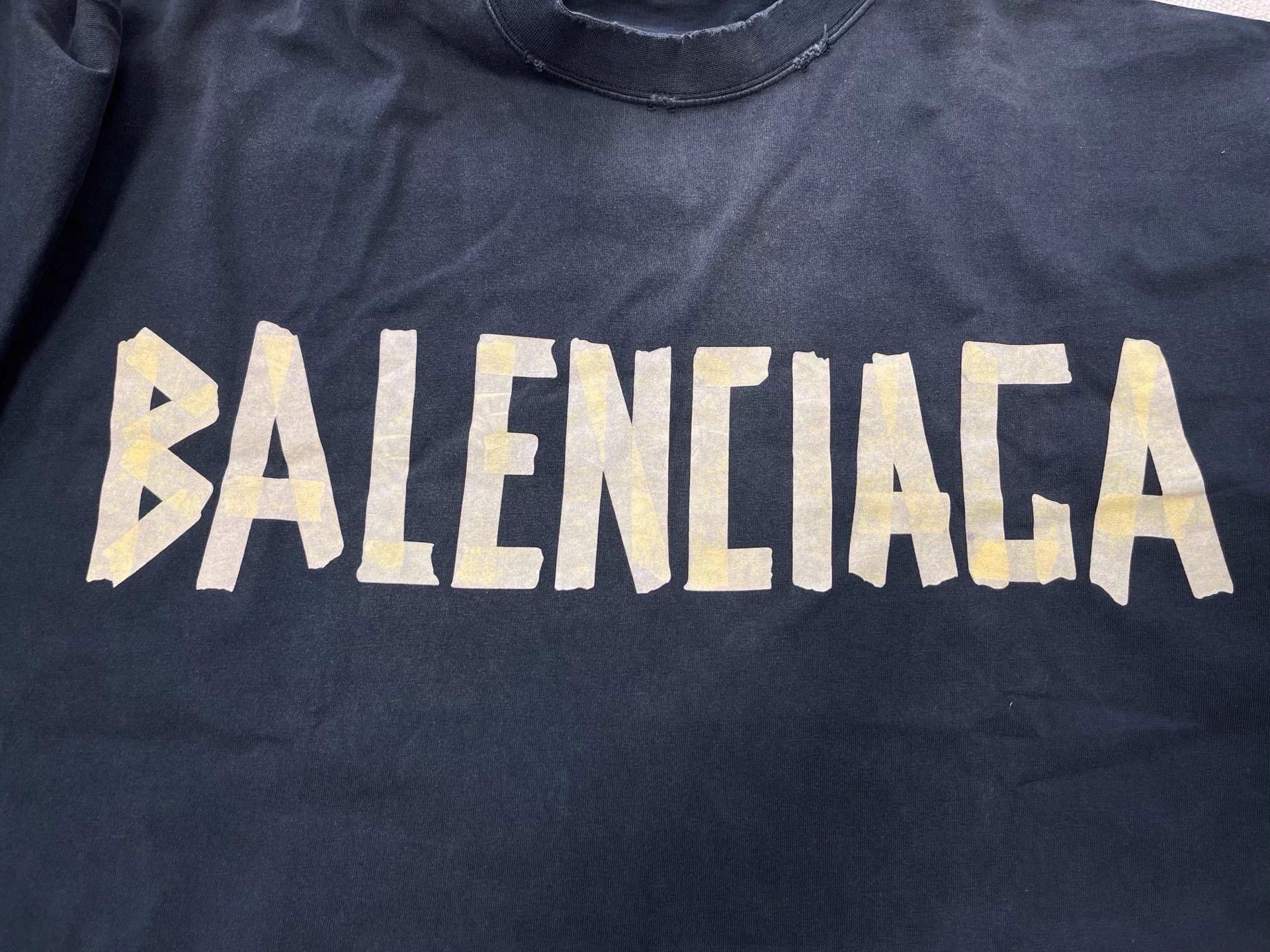Balenciaga Balenciaga Tape Logo Loose SS Tee Dark Gray S/M Size US M / EU 48-50 / 2 - 3 Thumbnail