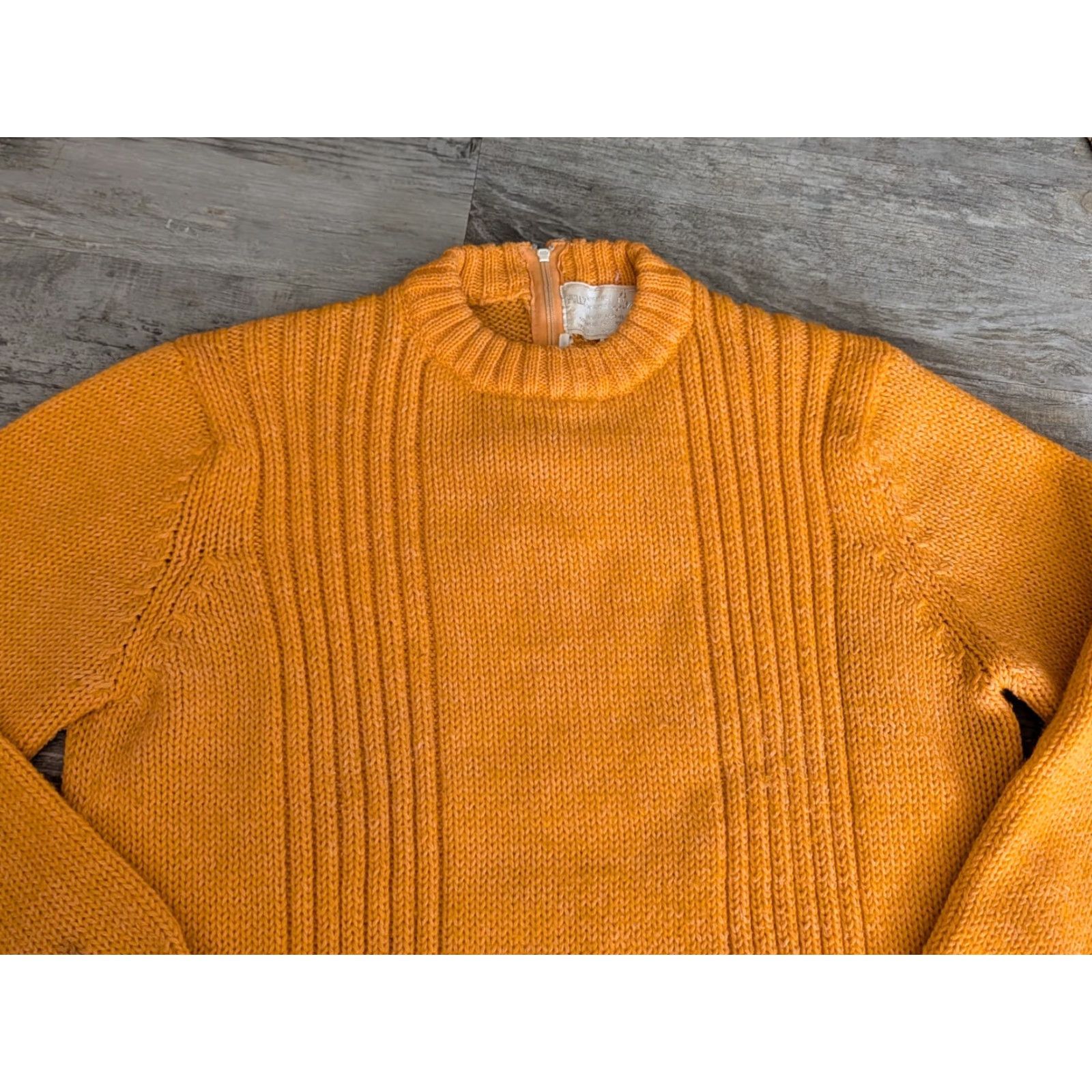 Vintage VINTAGE Cardigan Sweater Wool Blend Women L Front Pockets Hand Loomed Orange 90s 80s Classic Womens Holiday Knit Sweater with Zipper Back Pocket(s) Size L / US 10 / IT 46 - 2 Thumbnail