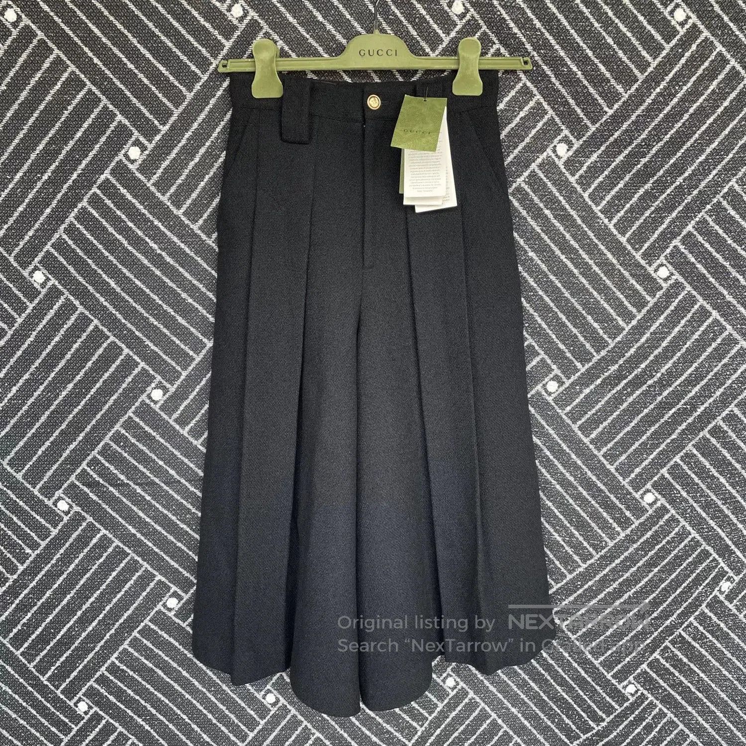 Gucci gucci black pleated casual trousers for women. Size 35" - 1 Thumbnail
