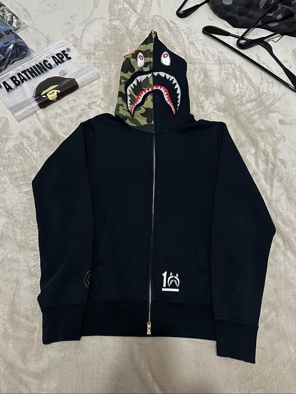Bape A Bathing Ape Rhinestone Shark Hoodie Size M Size US M / EU 48-50 / 2 - 1 Thumbnail