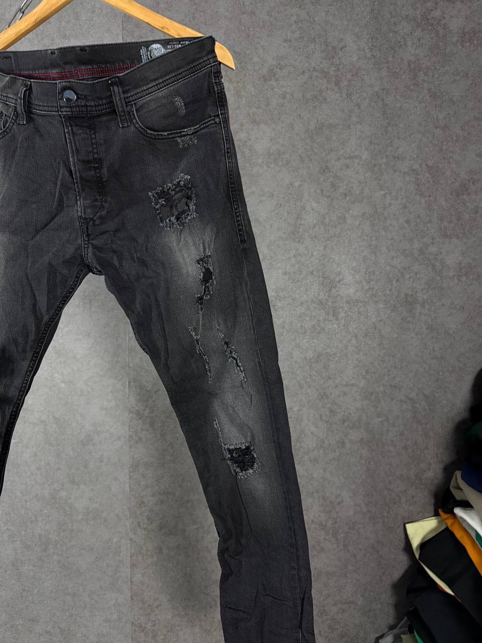 Diesel Diesel Tapphar slim-carrot designer distressed denim jeans Size US 32 / EU 48 - 2 Thumbnail