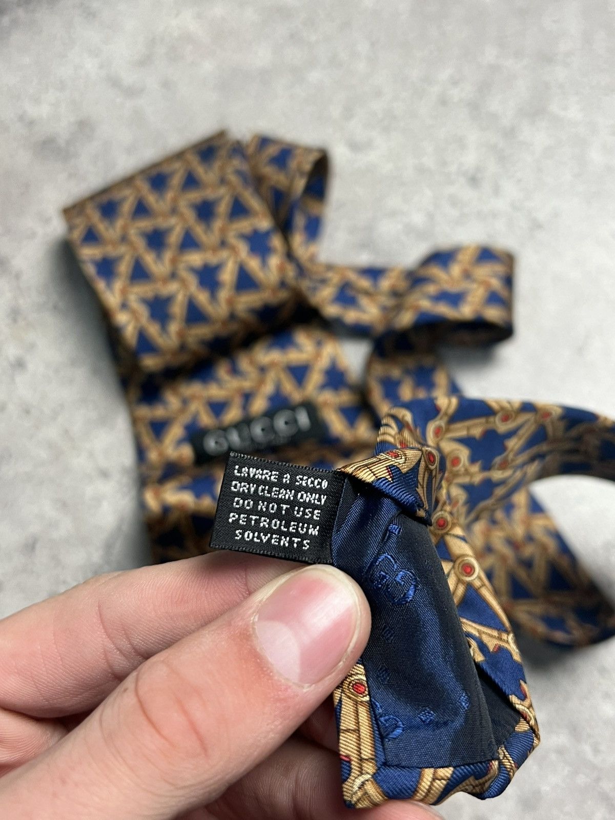 Gucci GUCCI TIE VINTAGE TWILL SILK RARE DESIGN NECKTIE DRESS ITALY Size ONE SIZE - 8 Thumbnail