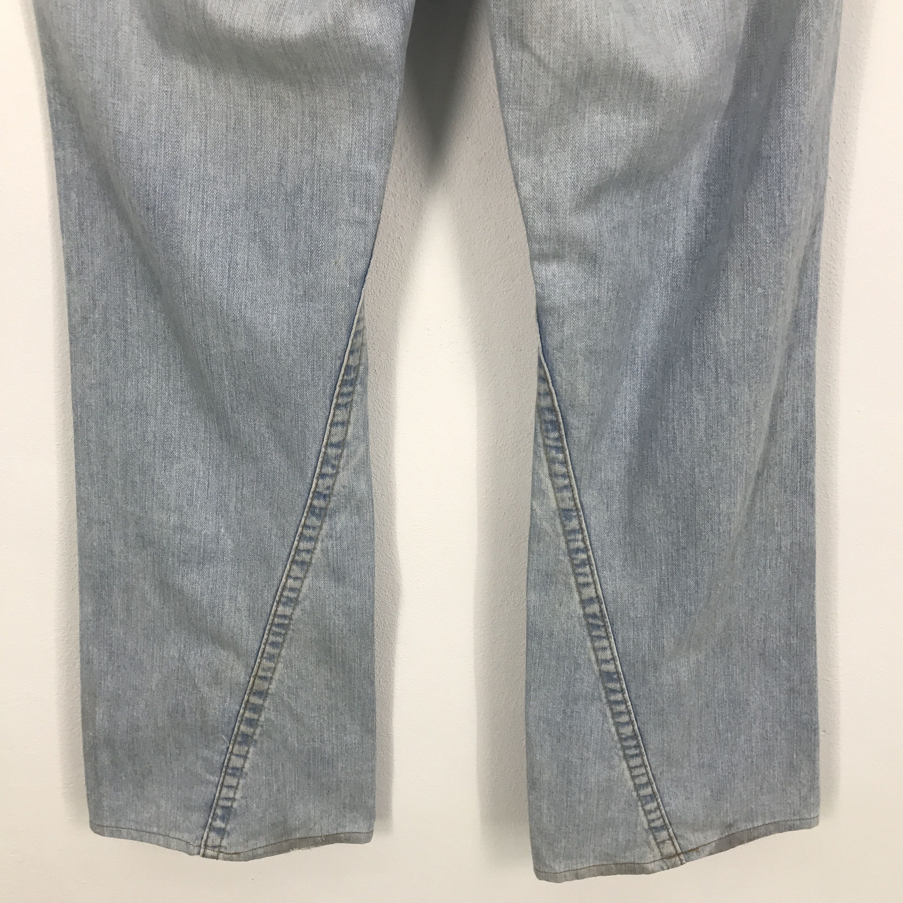 True Religion Rare True Religion distressed Light wash denim pants Size US 30 / EU 46 - 7 Thumbnail