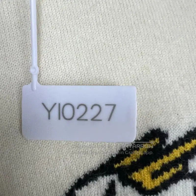 Louis Vuitton Louis Vuitton Women's White Knit Sweater . Size M / US 6-8 / IT 42-44 - 5 Thumbnail