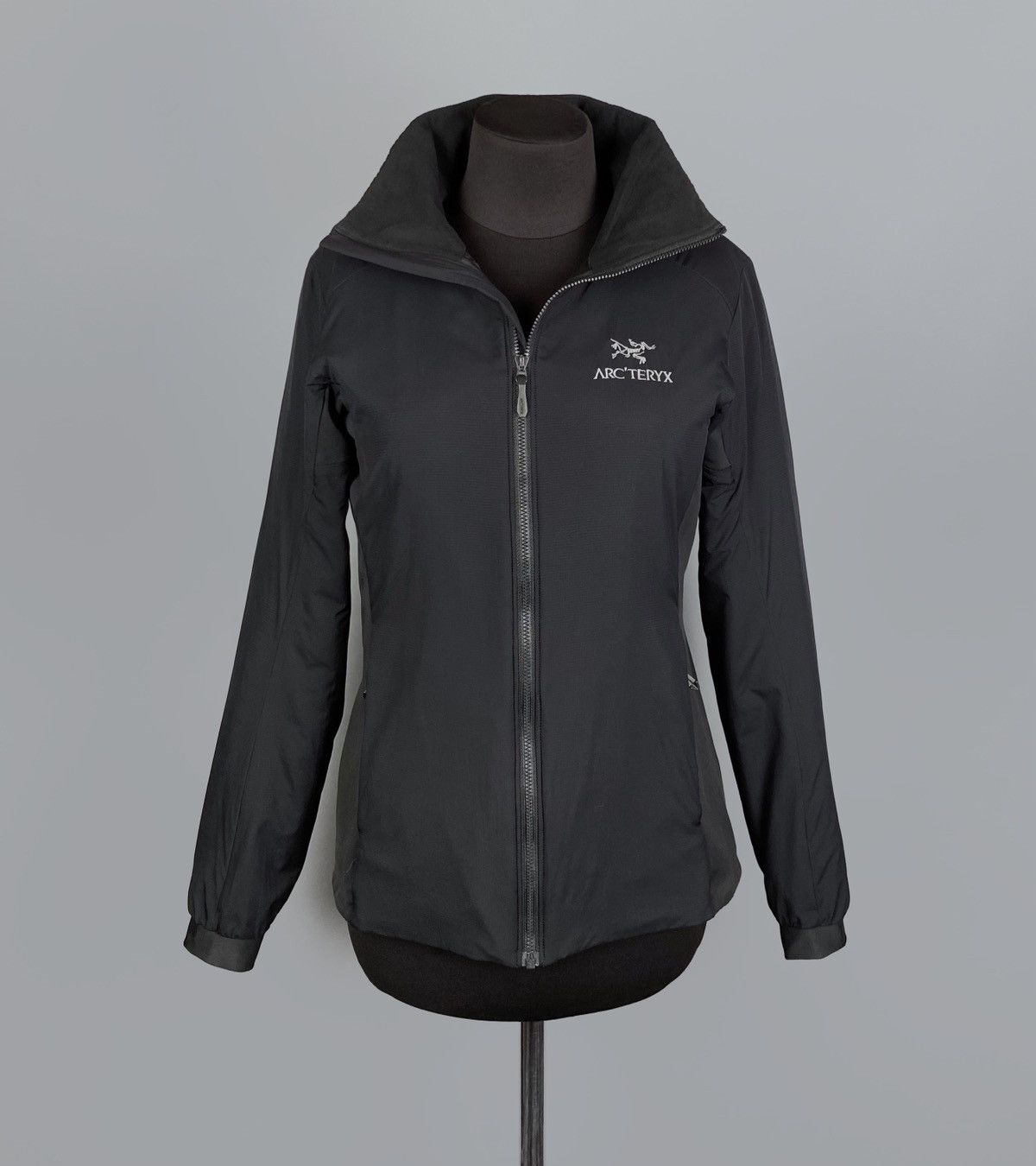 Arc'teryx Women's AW22 Arc'teryx Atom Jacket Black Insulated Size XS Size XS / US 0-2 / IT 36-38 - 4 Thumbnail