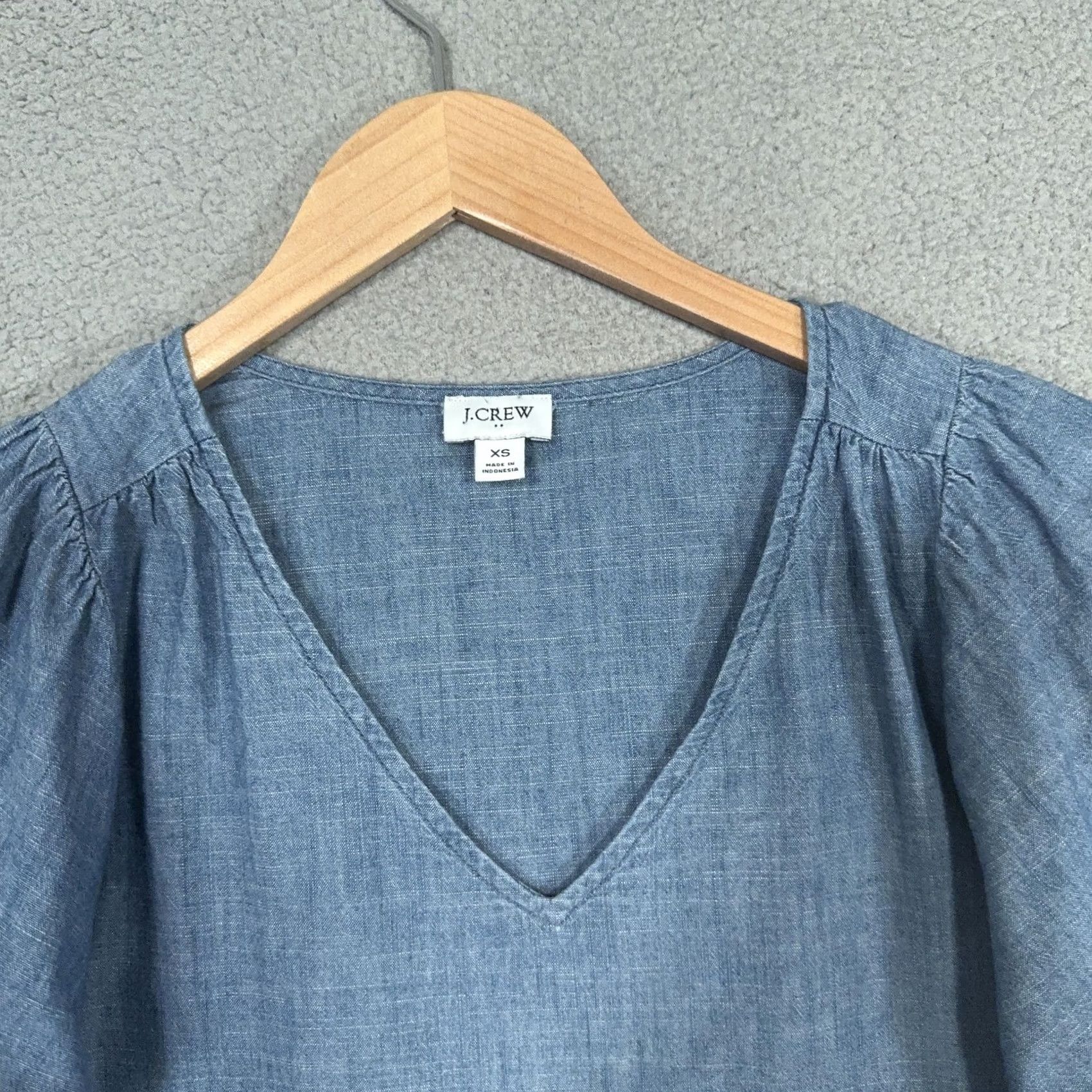J.Crew J.CREW Chambray Top Womens XS Blue Puff Sleeve V-Neck Shirt Size XS / US 0-2 / IT 36-38 - 4 Thumbnail