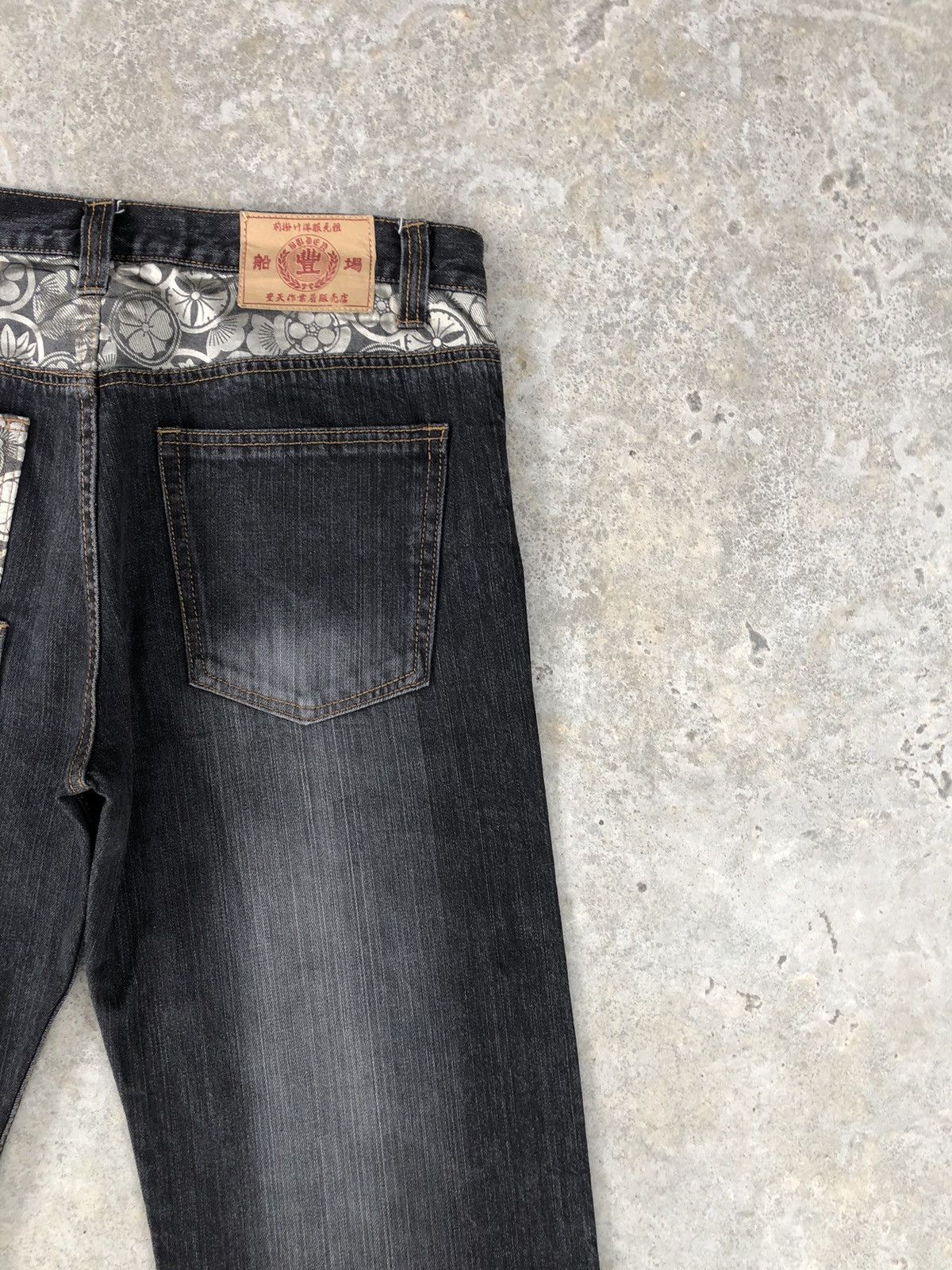 Japanese Brand Japanese Fish Koi Embroidered Jeans Distressed Multipocket Size US 33 - 10 Thumbnail