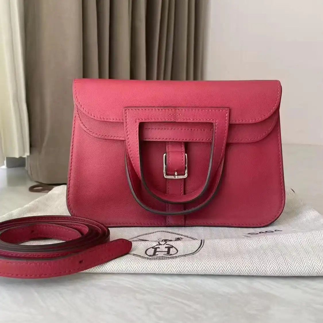Hermes Hermes Halzan mini Rose Lipstick Swift cowhide leather crossbody bag silver hard Size ONE SIZE - 1 Thumbnail