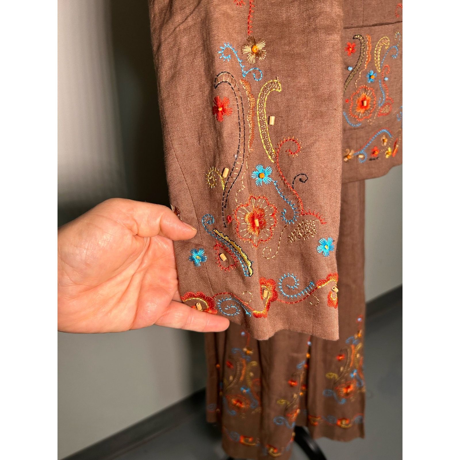 Other Silkland Gorgeous Embroidered Two Piece Set Size 6 NWOT Size 28" / US 6 / IT 42 - 7 Thumbnail