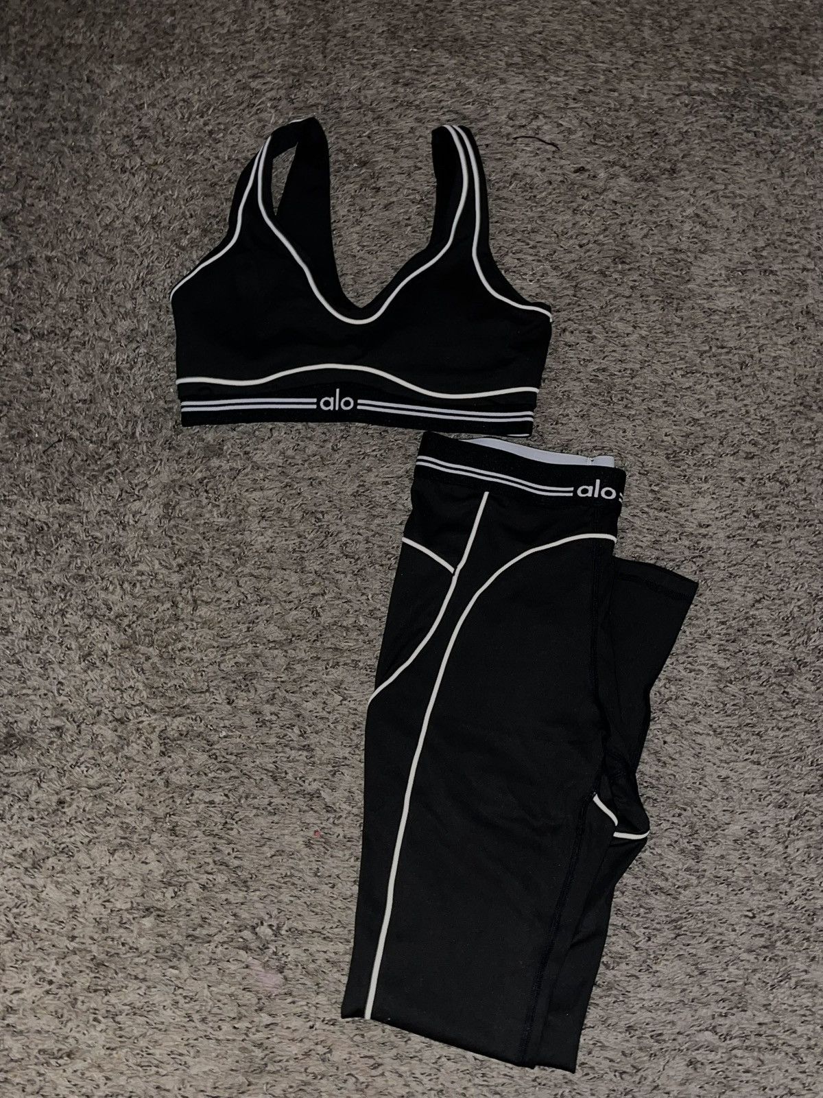 Alo Yoga Alo yoga set Size 27" / US 4 / IT 40 - 1 Thumbnail